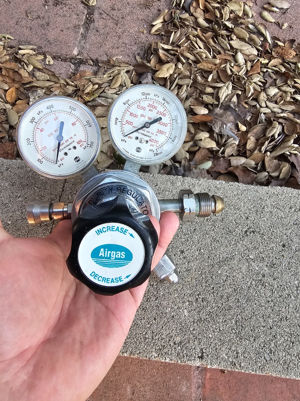 Airgas HPT270-80-590-4F CGA590 High Purity Compressed Gas Regulator -Works Great