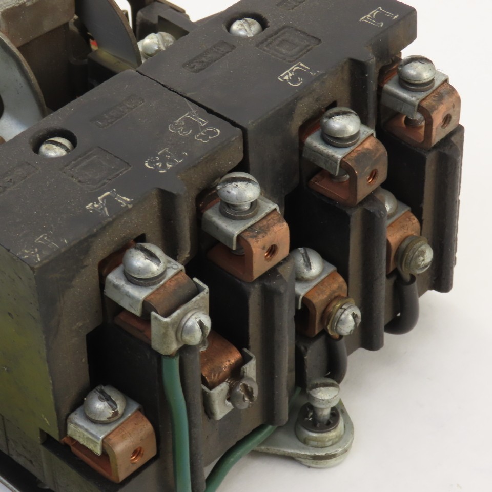 Square D Class 8536 Type SG20B Magnetic Contactor 208/220V Coil