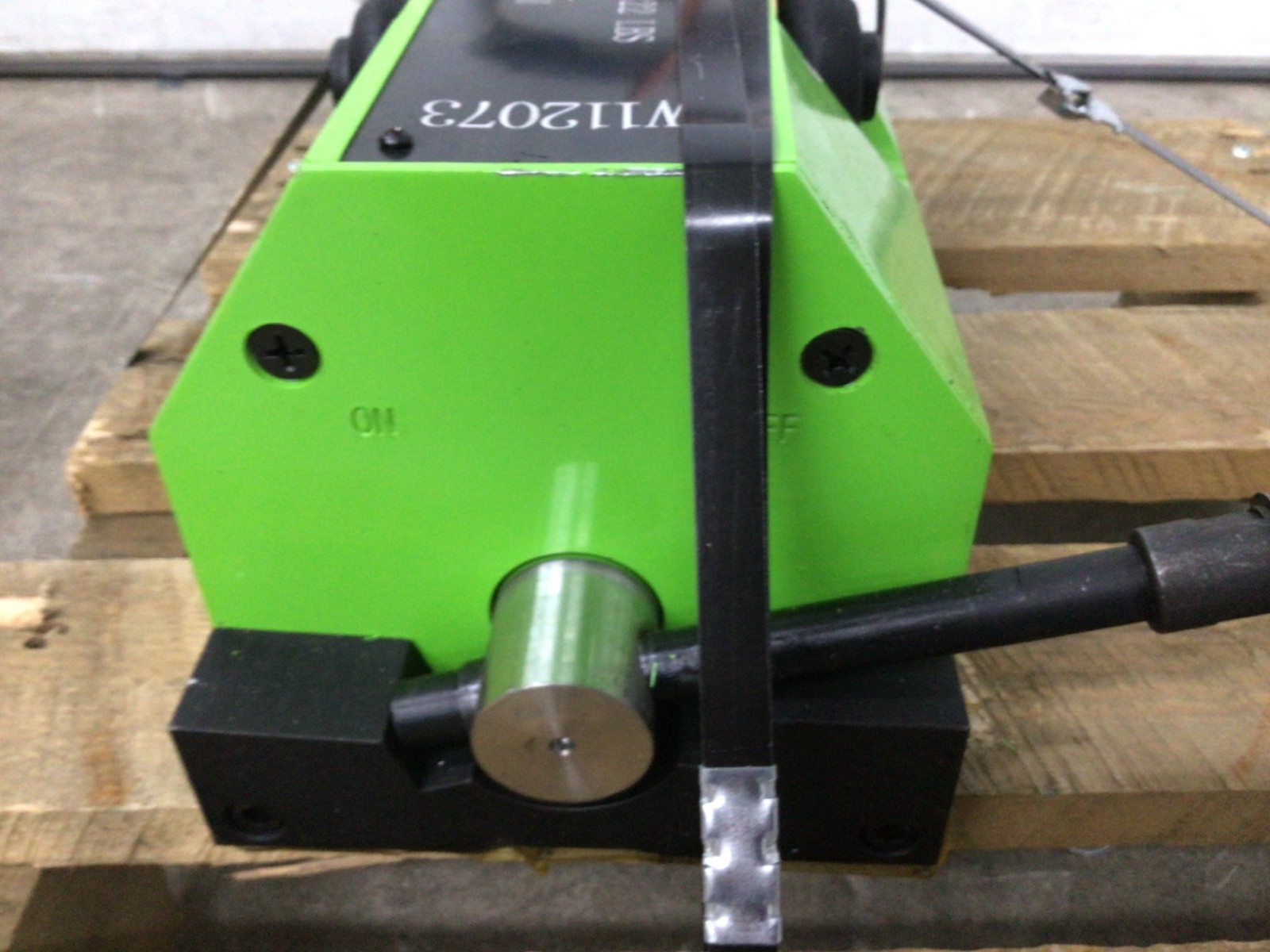MAG-MATE – PNL2500 Lifting Magnet 2,500 lb Max Load On/Off Handle