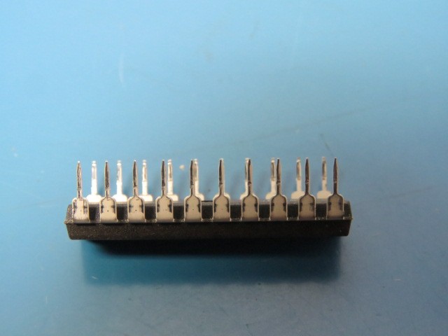 MOTOROLA MCM6268P25 Qty of 20 per Lot 4Kx4 2545nS SRAM CMOS 68