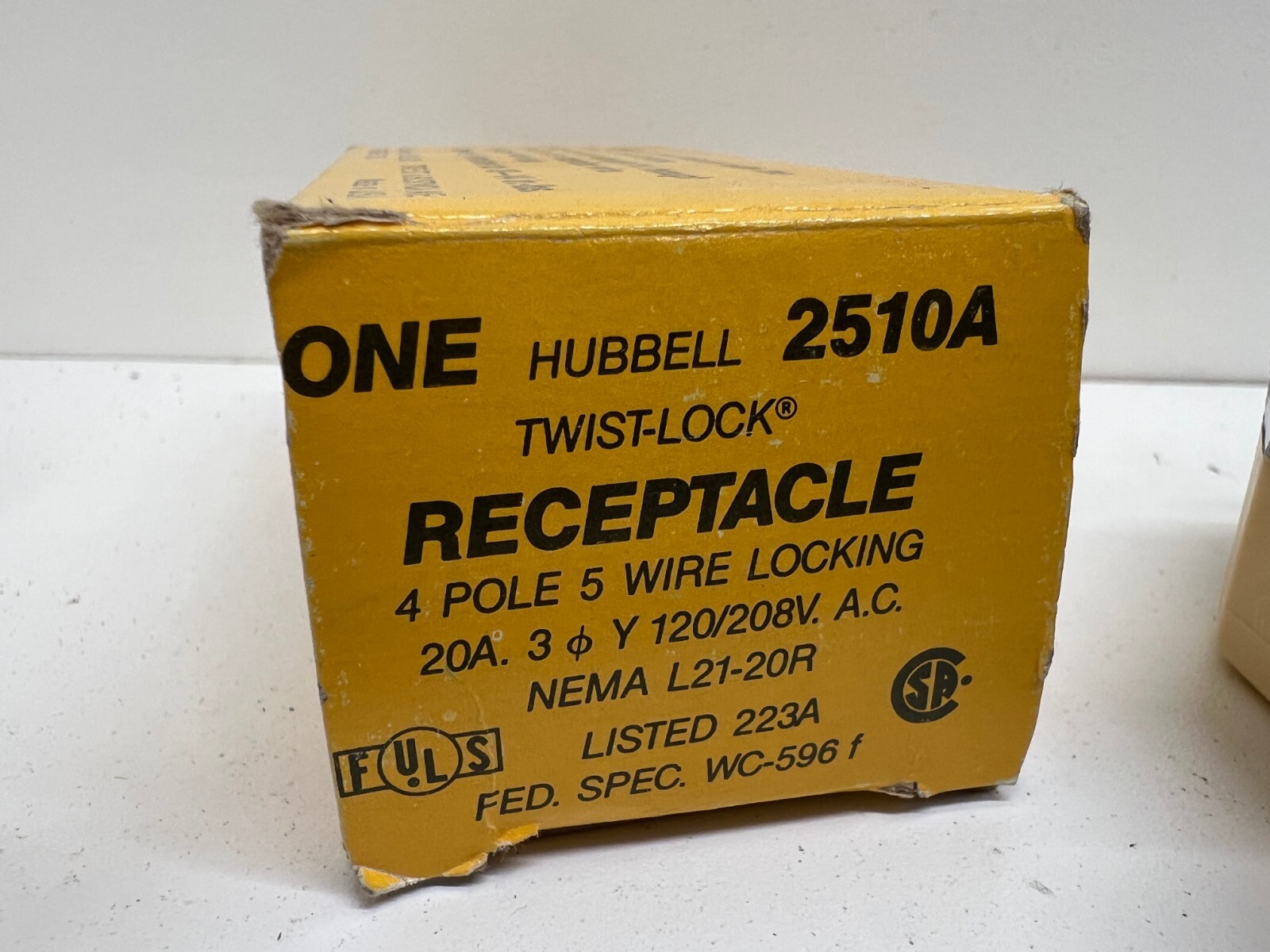 NEW OLD STOCK! HUBBELL 20A 120/208VAC TWIST LOCK RECEPTACLE HBL2510A