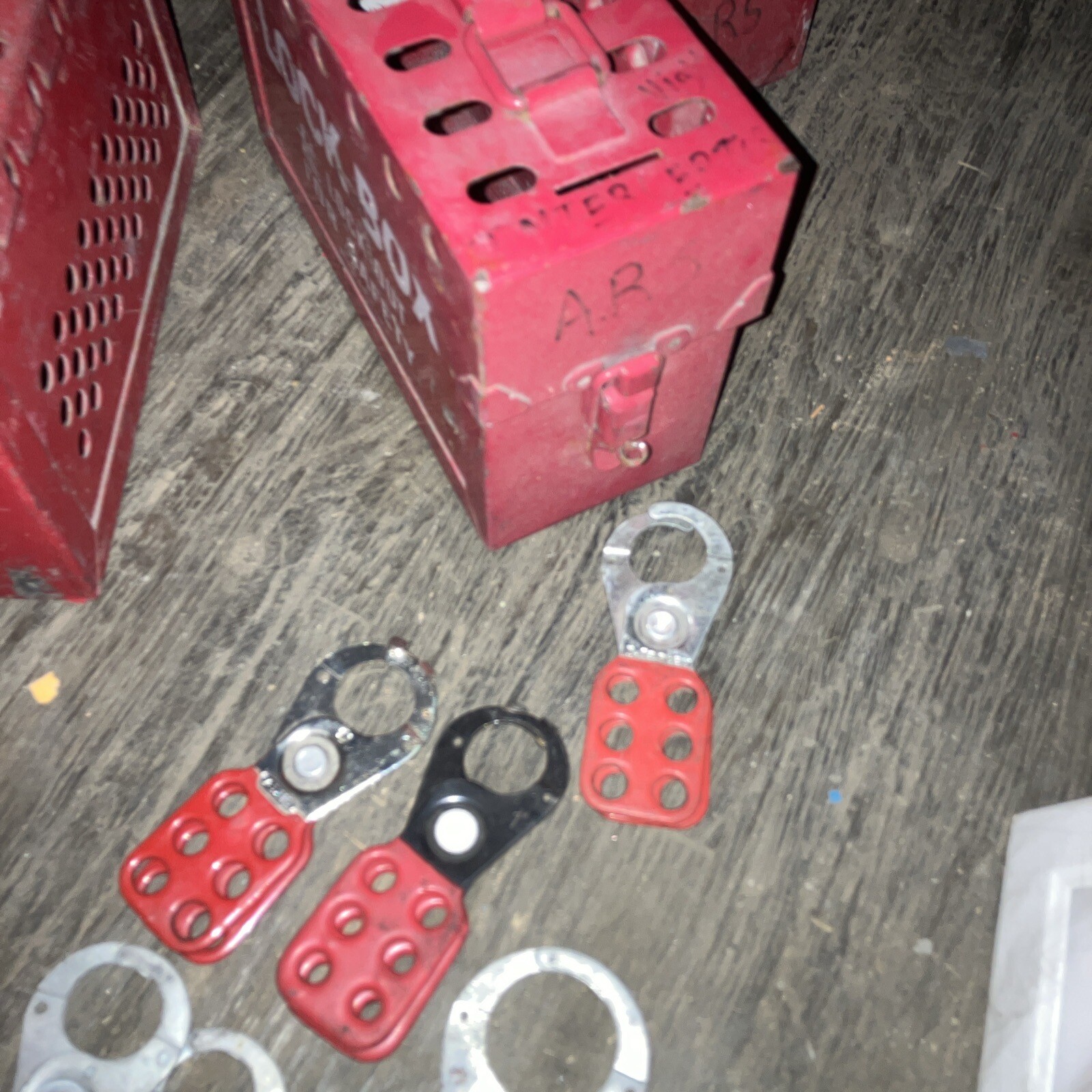 BRADPOWER Portable Metal Group Lock Out Box X7 Boxes And 6 Clasp Read