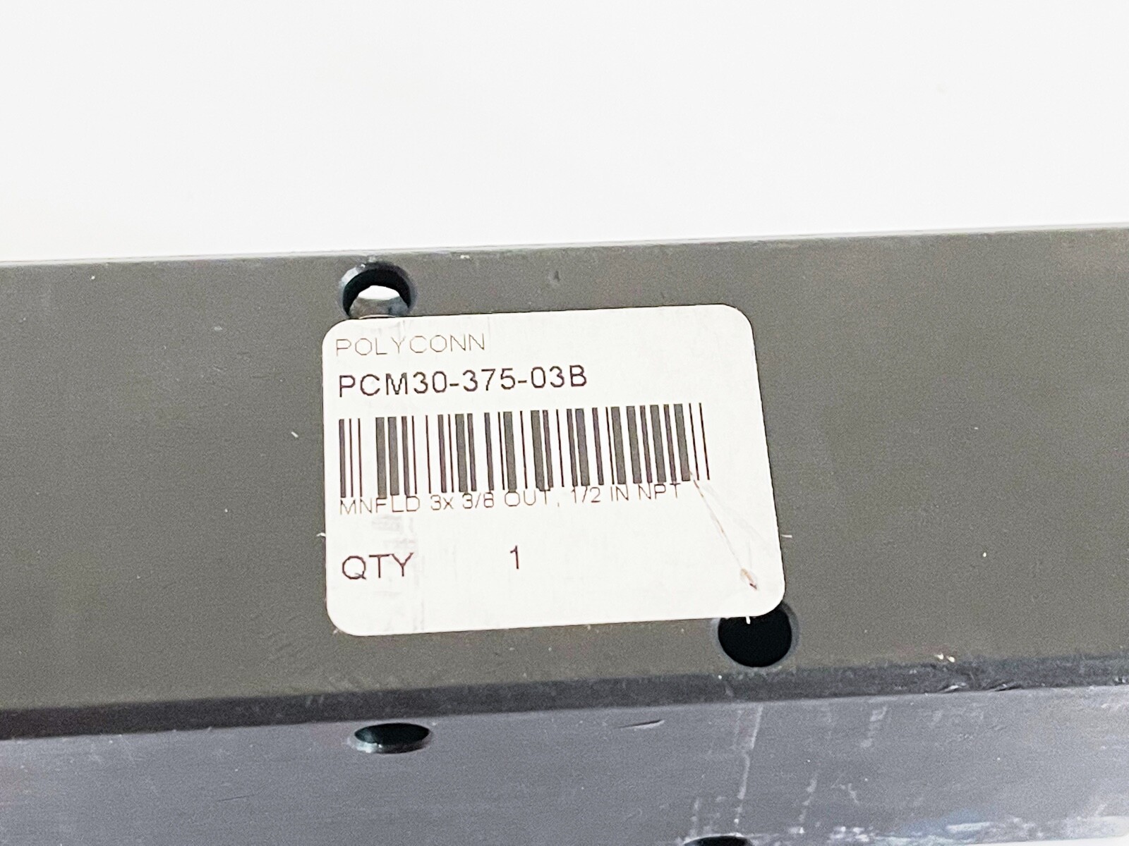 NEW POLYCONN PCM30-375-03B MANIFOLD 3/8 NPT OUT x 1/2 NPT IN 3-3/4 L X 1-1/2 W