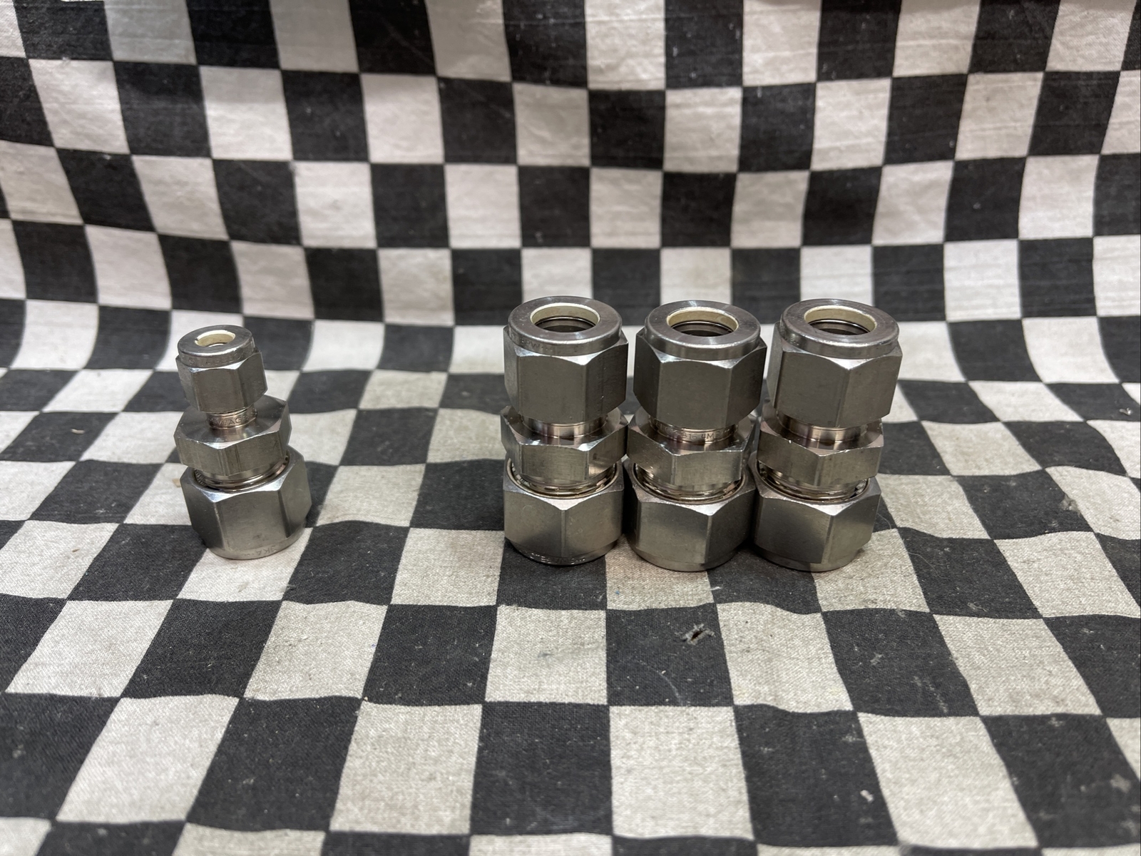 SWAGELOK UNION REDUCER SS-810-6-4 & SS-1010-6-8, LOT OF 4, SHIPSAMEDAY, #1622N2