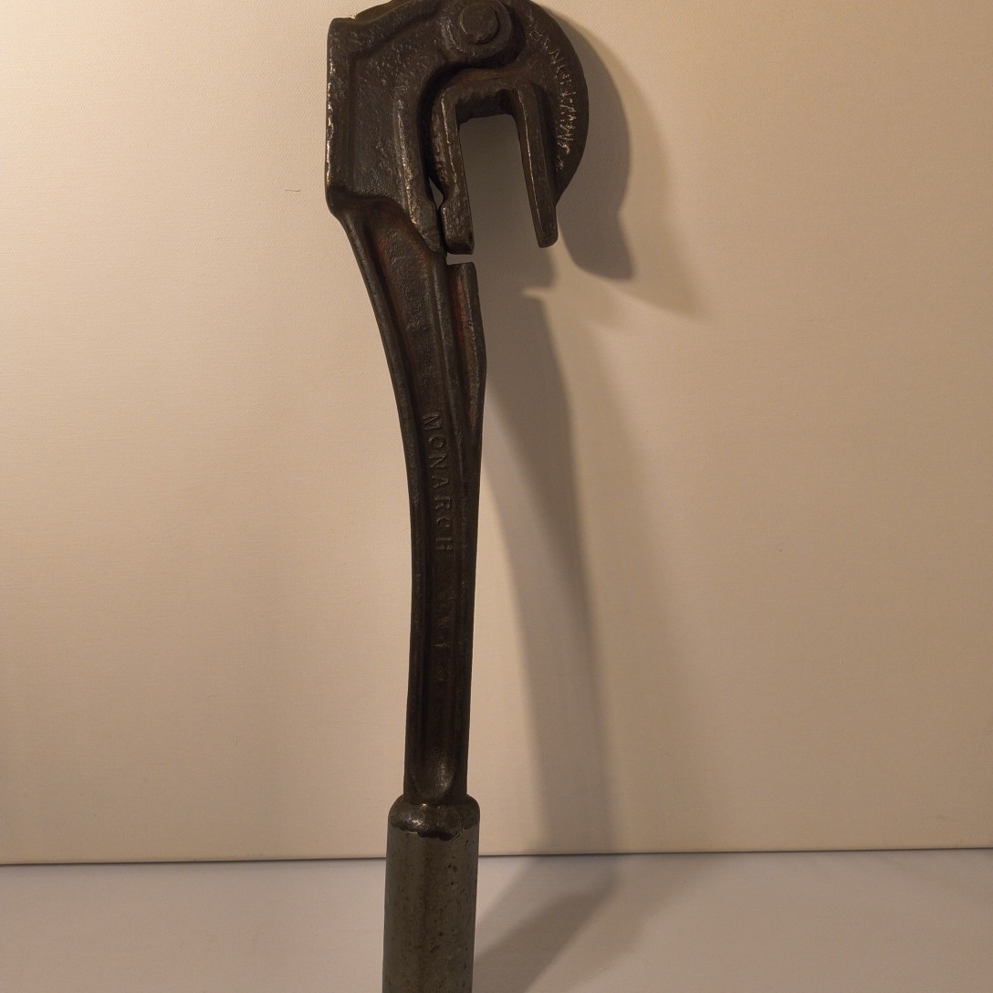 Monarch Rod Buster Sucker Rod Wrench 18″ Length High Quality Tool 555-560-300