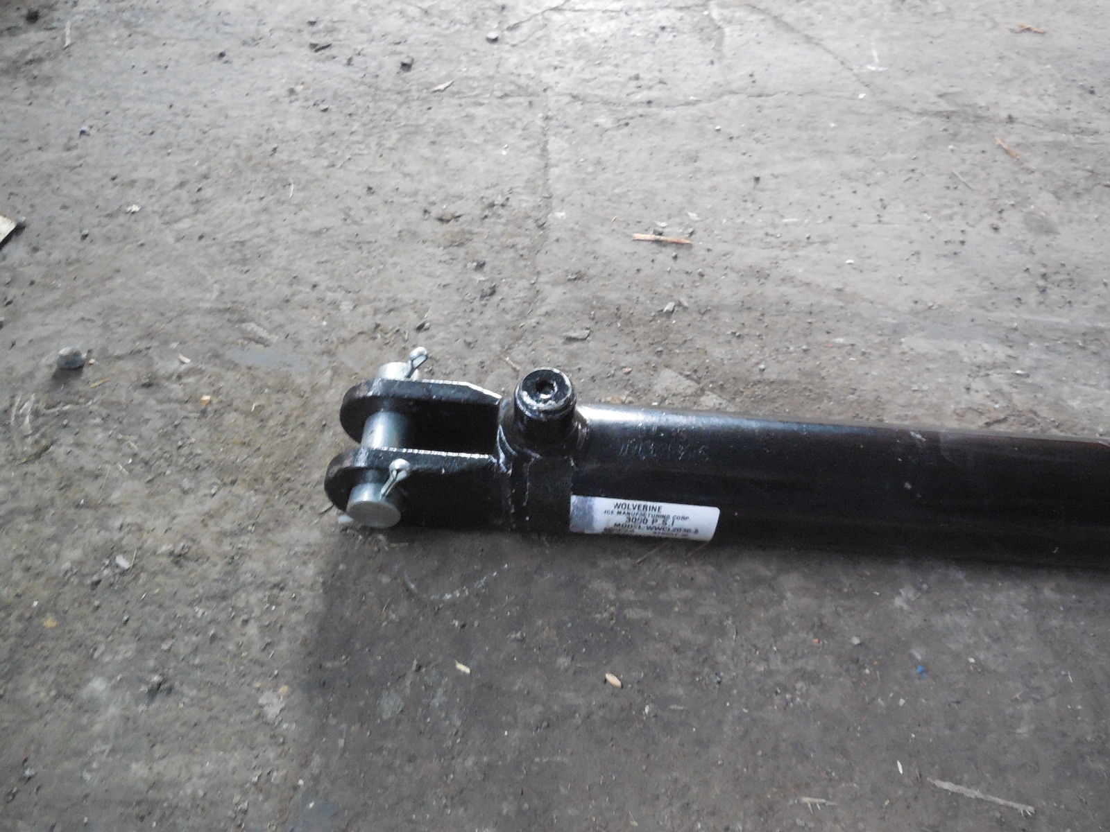 2″ x 36″ x 1.125″ DA Hydraulic cylinder wolverine