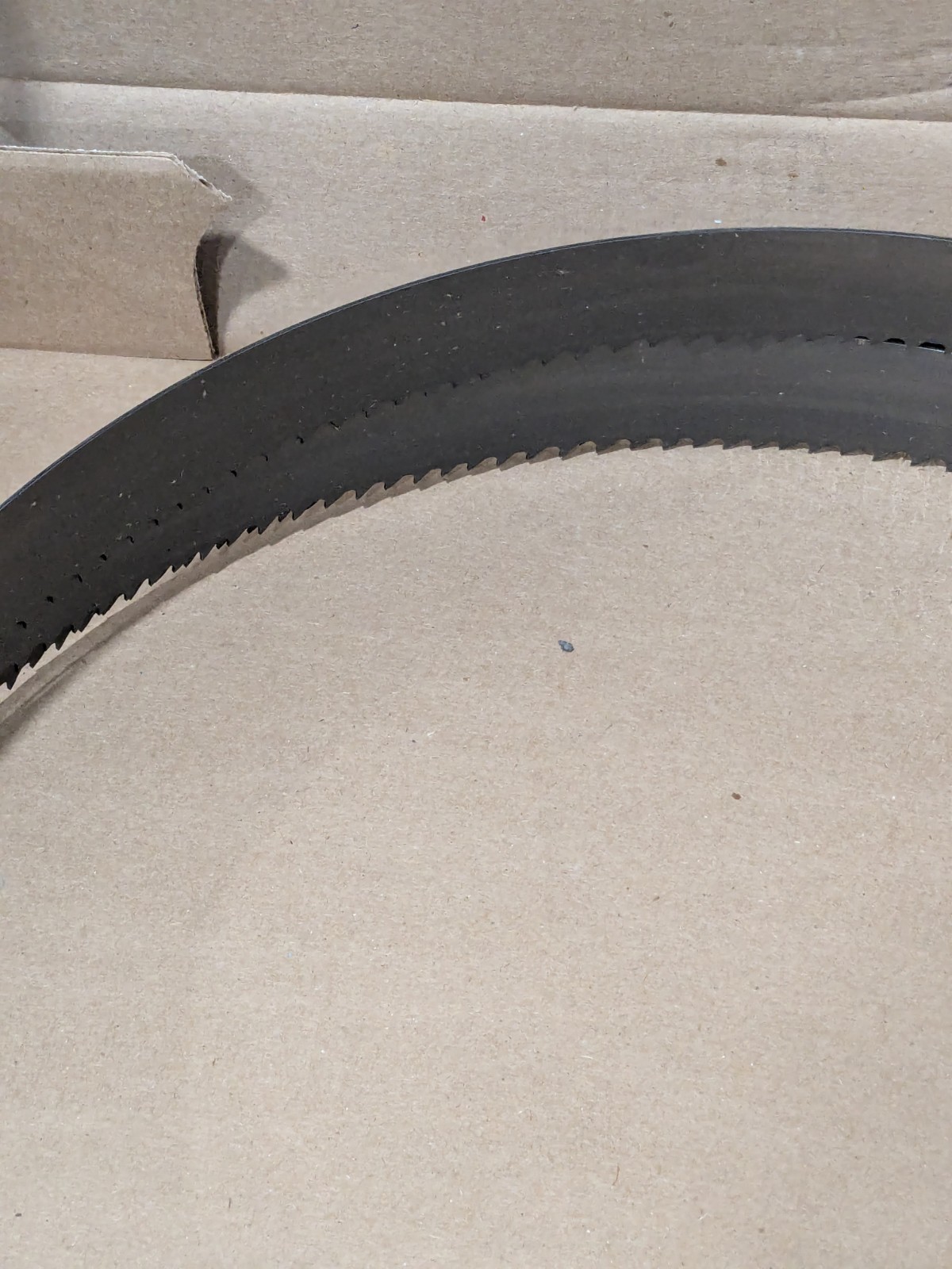 Irwin Welded Bandsaw Blade: 11′ 6 Long x 1-1/4″ Wide x 3 to 4 TPI 1888136