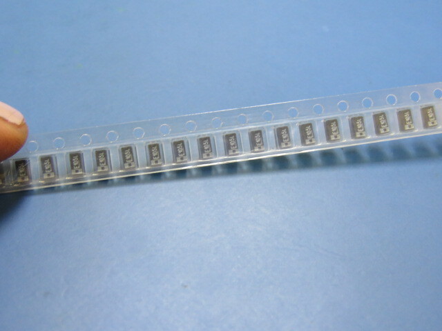 VISHAY 293D105X9025A2TE3 Qty of 1485 per Lot 1�F Molded Tantalum Capacitors 25V