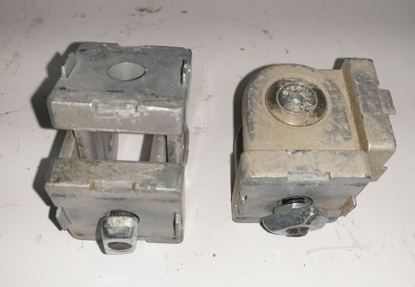 80/20 PIVOT JOINTS, LOT OF 2, 1-9/16″ X 1-9/16″ X 1-1/8″, 3/8″ HOLES
