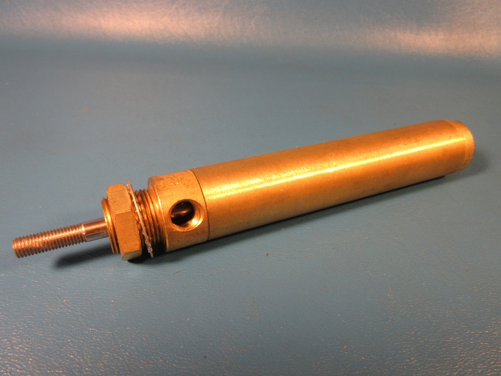 Clippard SDR-10-3, 5/8″ Bore S/S Cylinder, Stud Mount, Dbl Acting, Rotating Rod