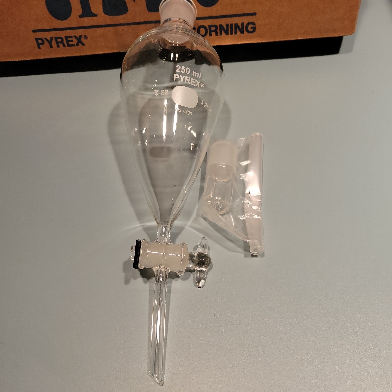 Corning Pyrex 6400 250 Squibb Separatory Funnel 250 mL – NEW – 1 pack.
