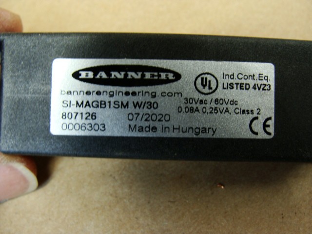 BANNER SAFETY SWITCH SI-MAGB1SM W/30 807126 30VAC/60VDC 0.08A 0.25VA