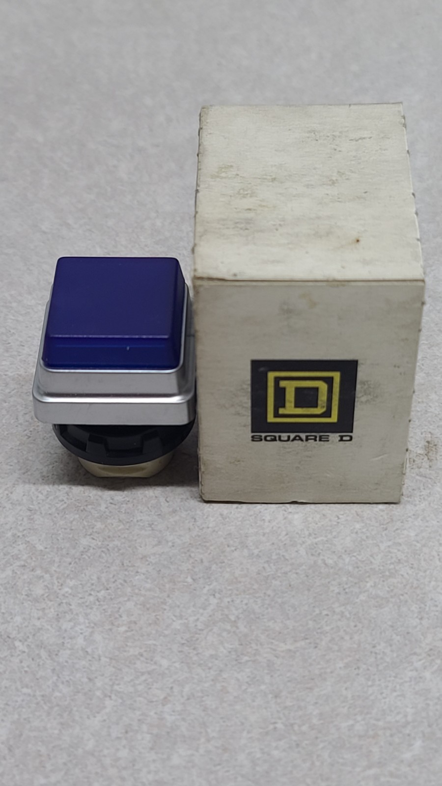 SQUARE D 9001 D2V2B PUSHBUTTON OPERATOR BLUE SERIES A (C1)