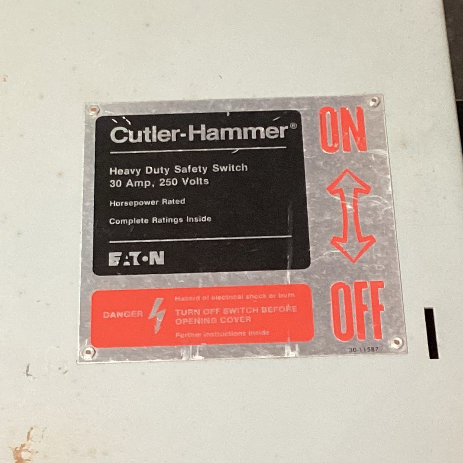 CUTLER HAMMER DH321NGK 30A HEAVY DUTY SAFETY SWITCH #805E91PR6*CO
