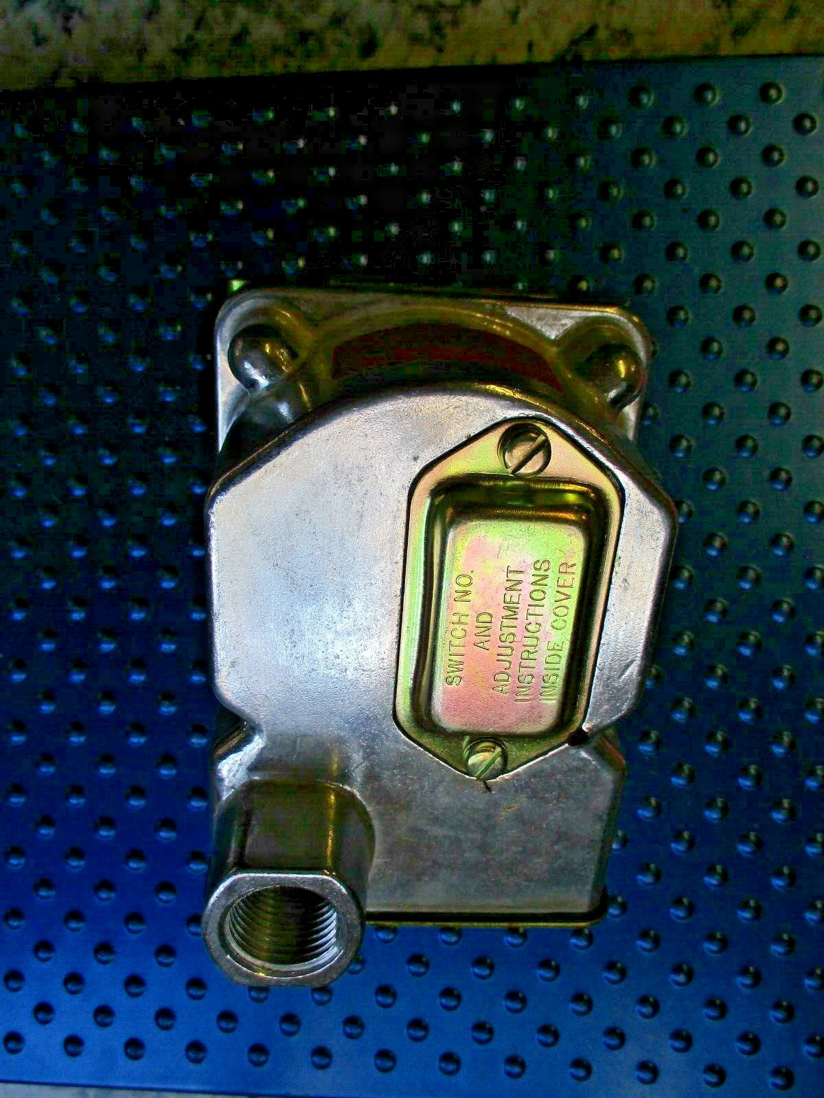 NEW BARKSDALE PRESSURE SWITCH D1T-H18SS-P2