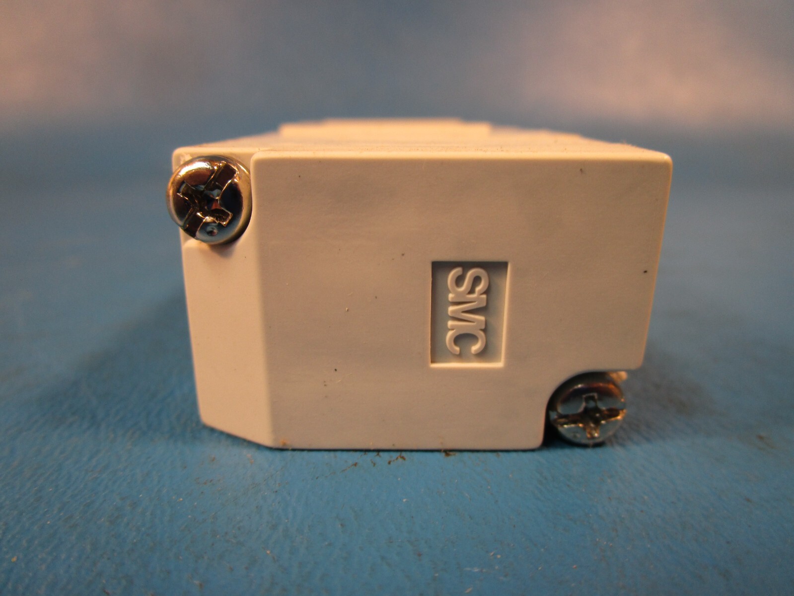 SMC VQ4501-3B Valve, 3 Position, Plug-in, VQ4000 VALVE, SOL 4/5-PORT