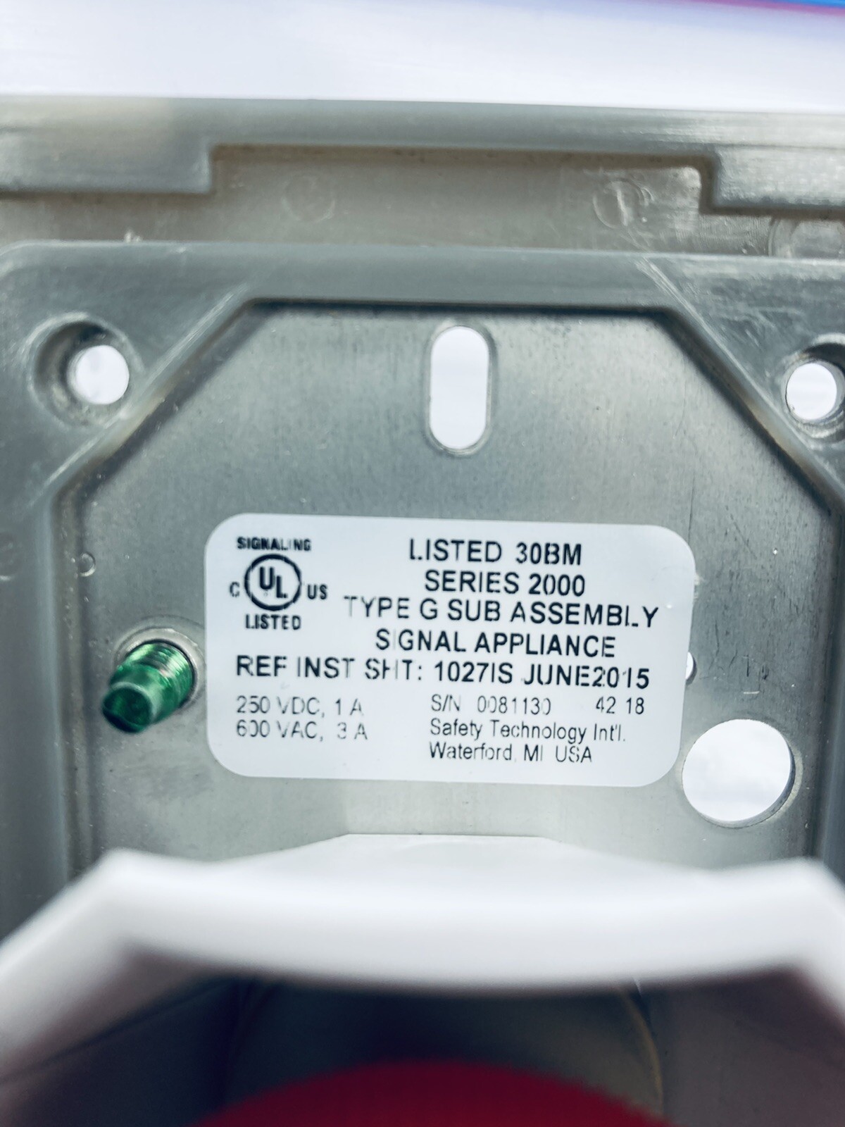 UNUSED SAFETY TECHNOLOGY 30BM PUSH/TWIST EMERGENCY STOP BUTTON 250VDC 600VAC