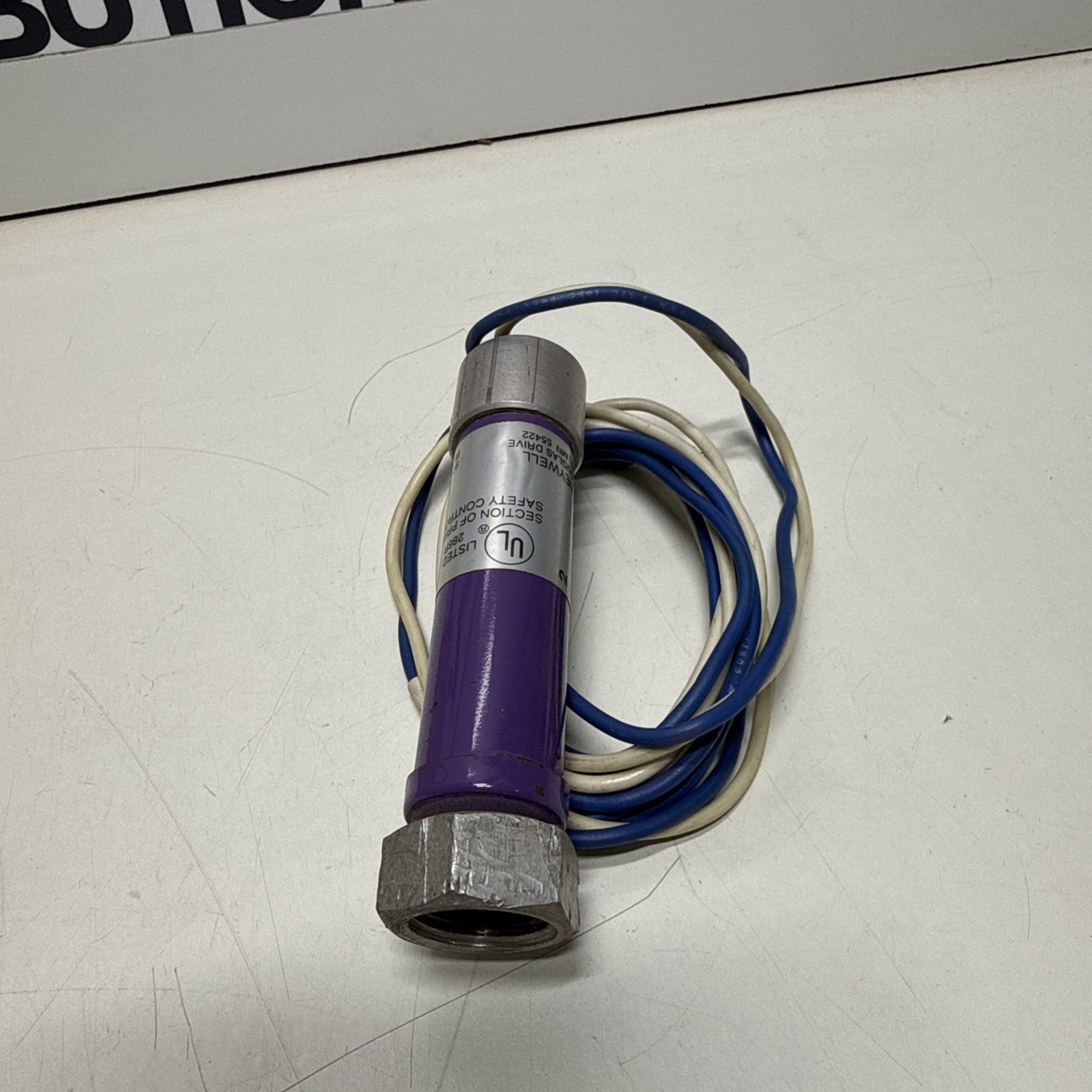 Honeywell C7027A 1023 UV Flame Detector (USED)