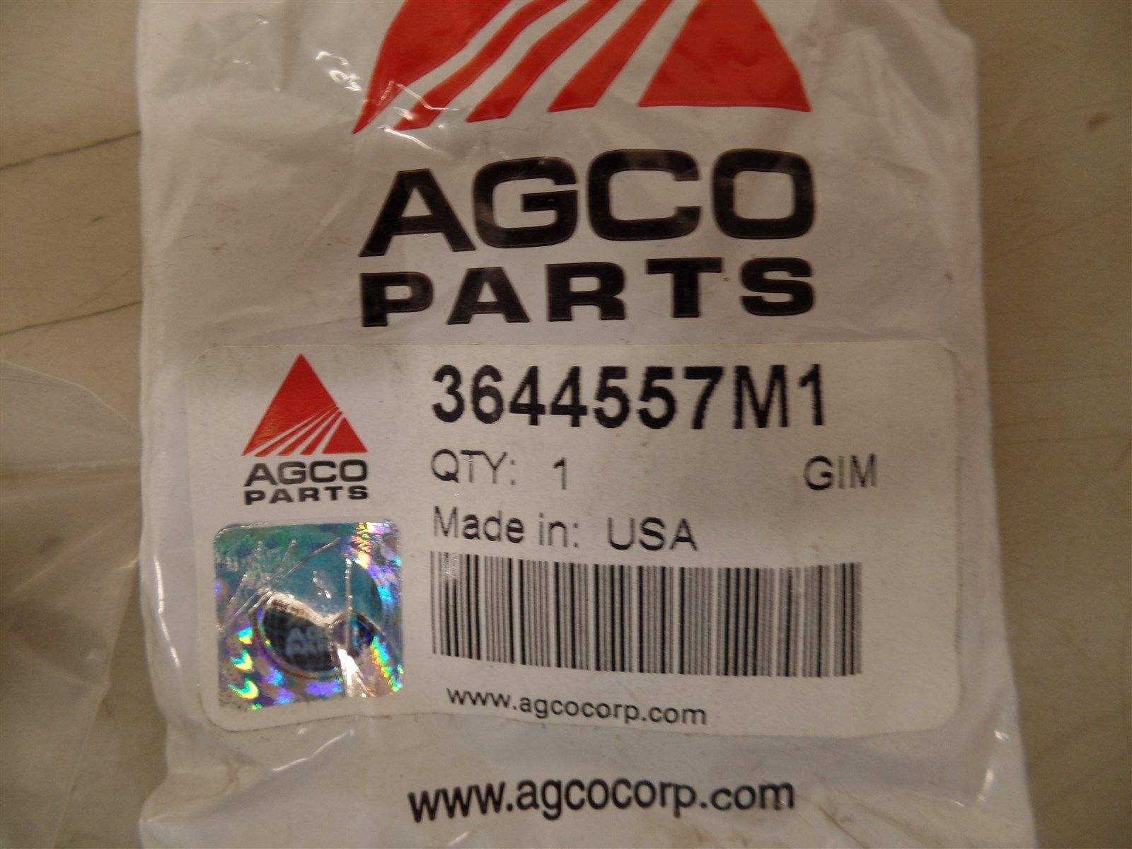 3644557M1 PLUG/PRESSURE RELIEF 1/ AGCO FINISH MOWER 1750 1751 1760 1761 more
