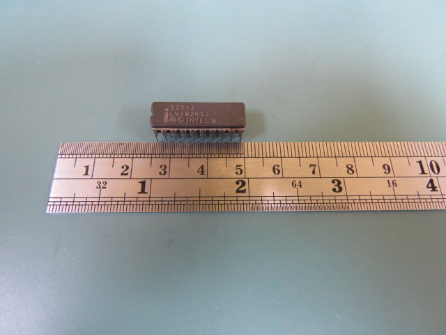 INTEL D2913 Qty of 4 per Lot V(cc/in/out): -0.3 to +15V 1.35W combined single-c