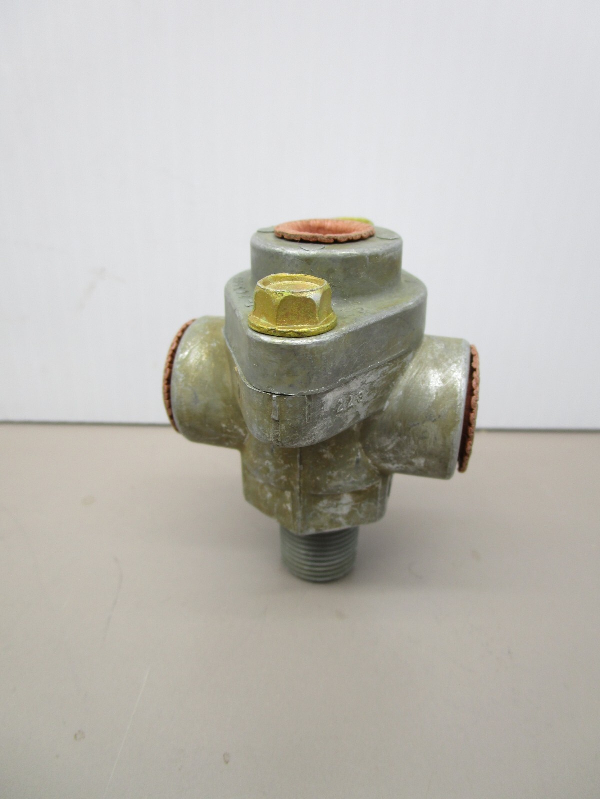 Bendix 278598 DC-4 Double Check Valve for Air Brake Systems