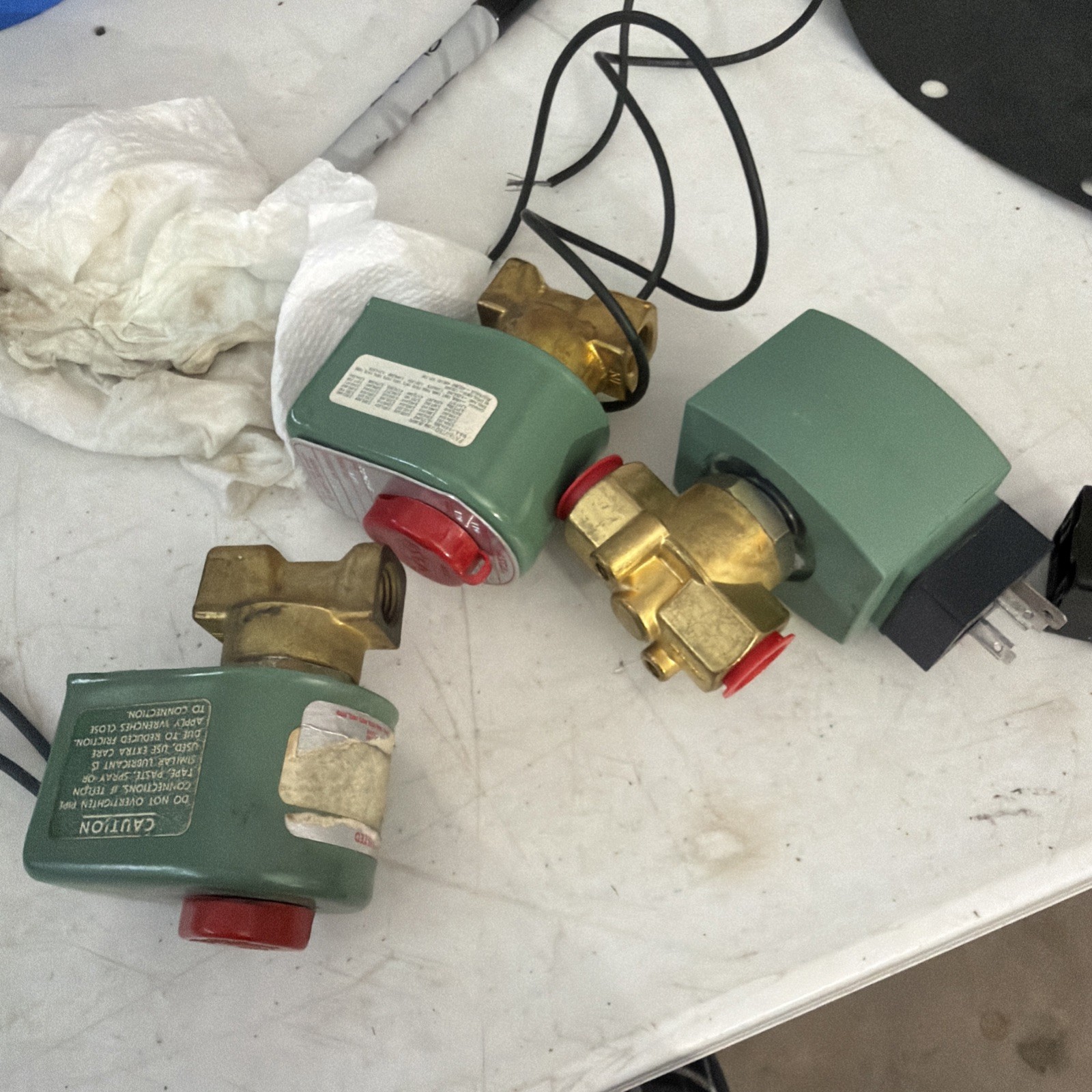 New ASCO VALVE Lot (1)3/8 And (2) 1/4 Propane 120vac