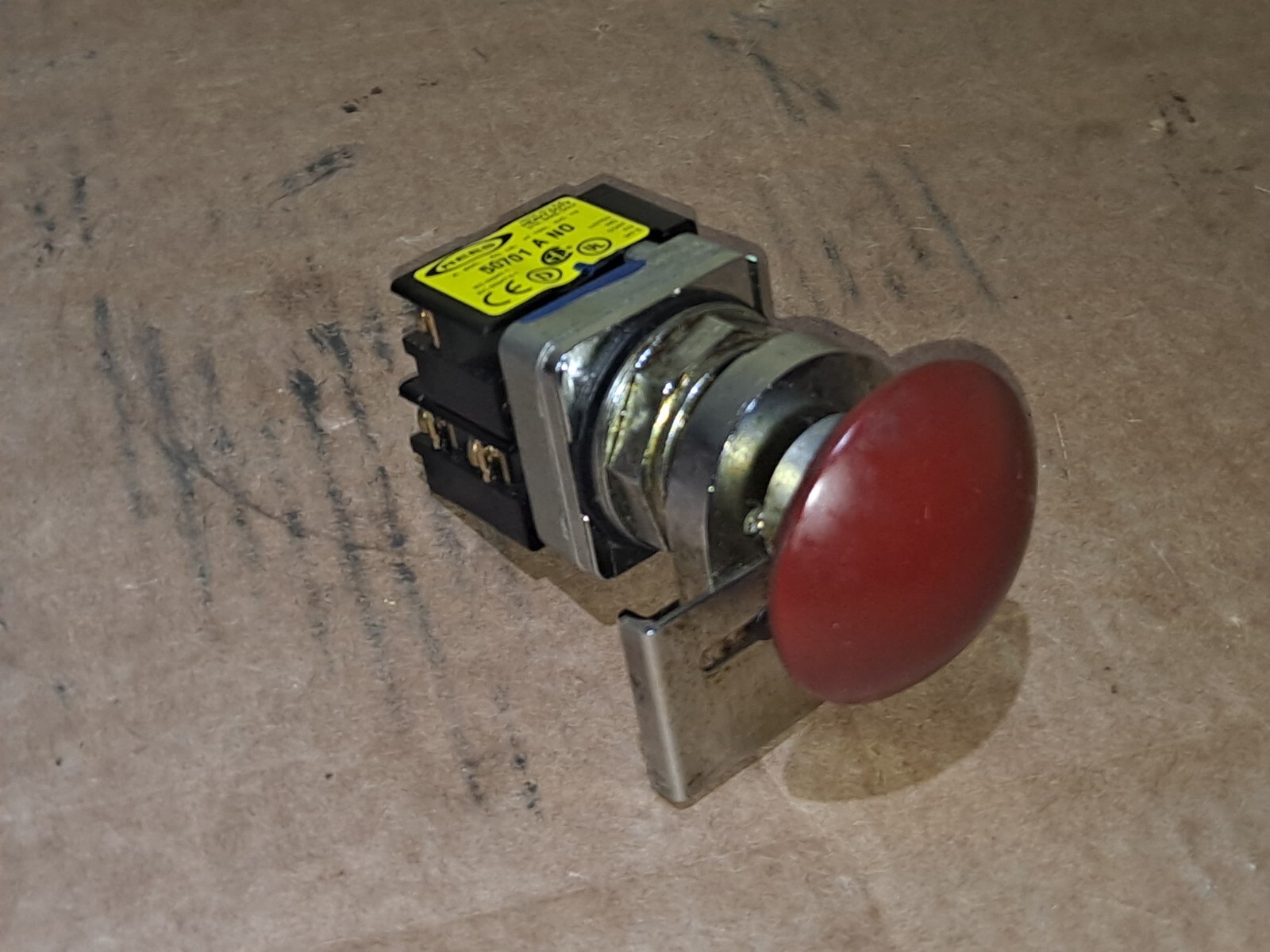 REES 40102-102 RED EMERGENCY STOP BUTTON W/ CONTACT BLOCK 50703NO-NC 50701 A NO