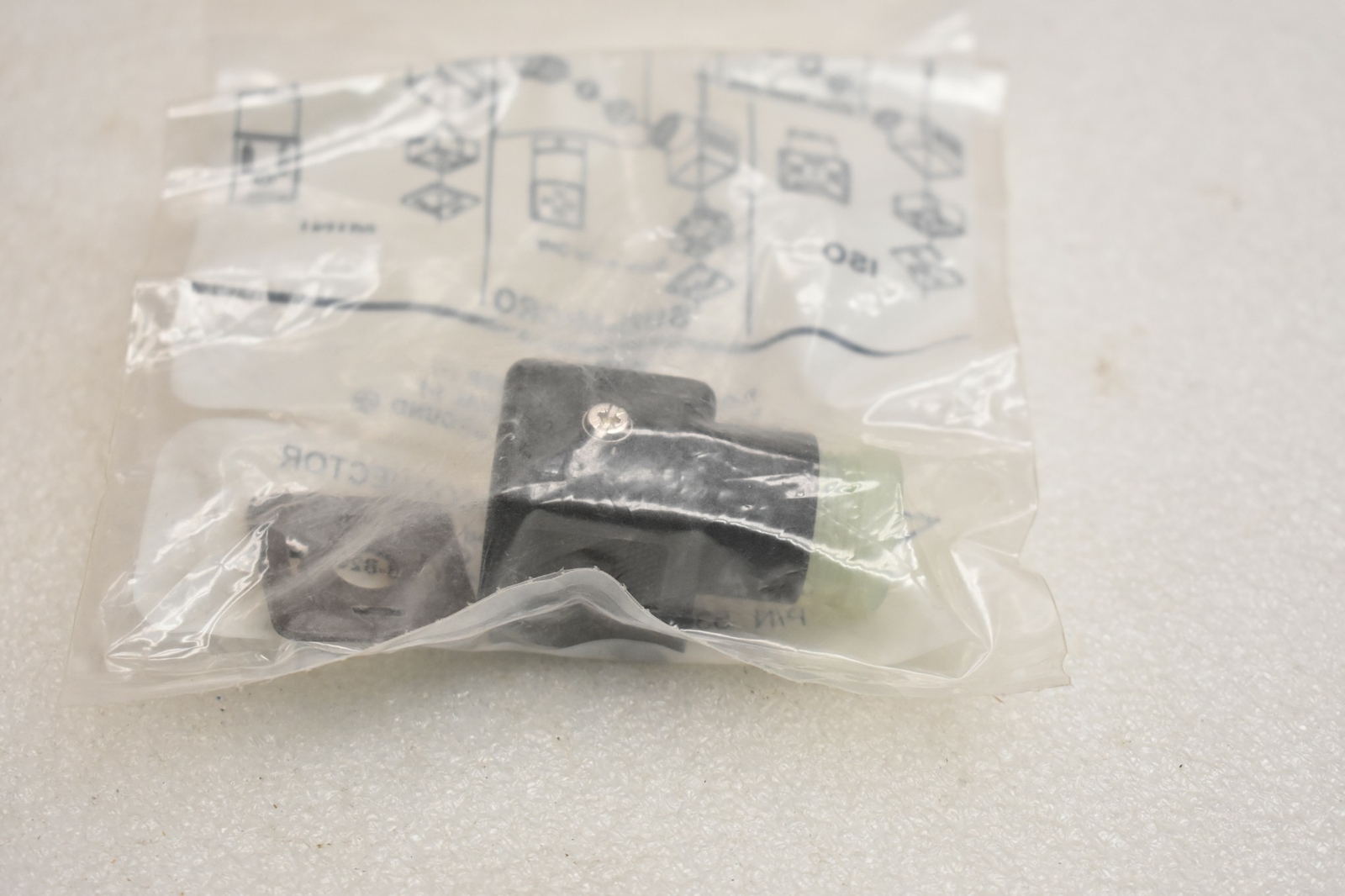 CANFIELD 5300-1091000 SOLENOID CONNECTOR * NEW IN FACTORY BAG