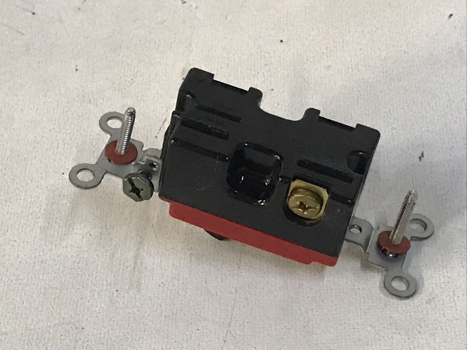 Hubbell CS320 Brown 3 Way Toggle Switch 20 Amp 120/277 VAC Spec Grade