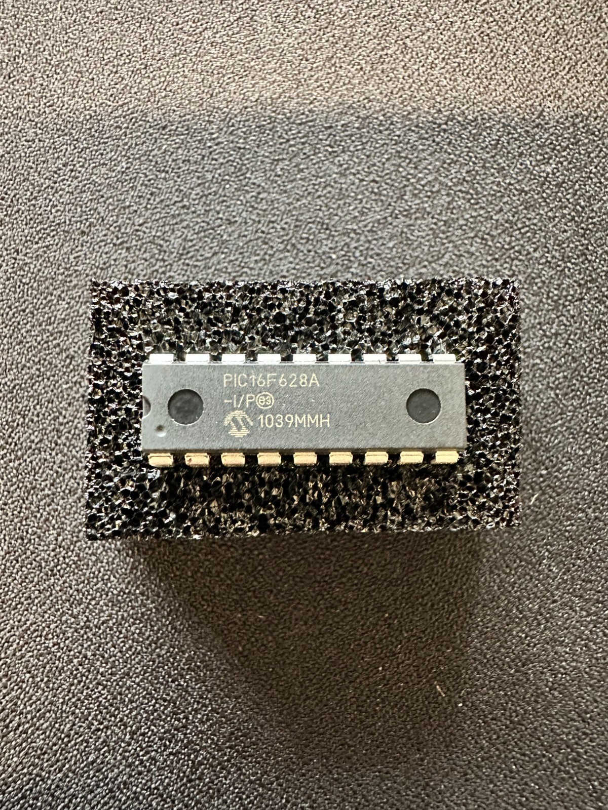 Microchip Technology PIC16F628A-I/P 8-bit Microcontrollers (A54)