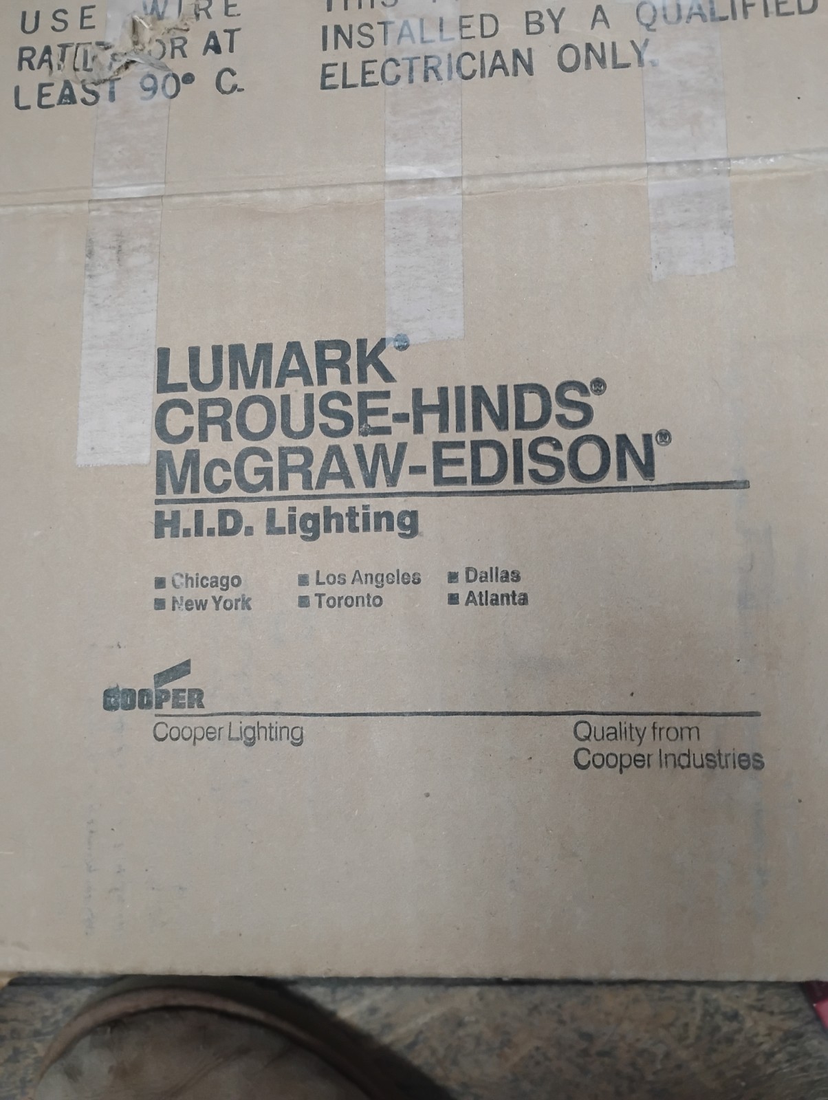 Lumark Crouse-Hinds McGraw-Edison HID Lighting FIxture. New