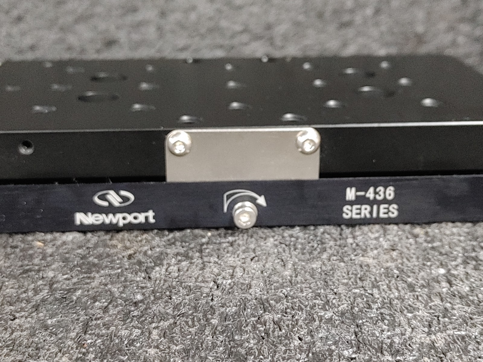 NEWPORT M-436 Series 50.8 mm Travel Crossed-Roller Bearings Manual Linear Stage