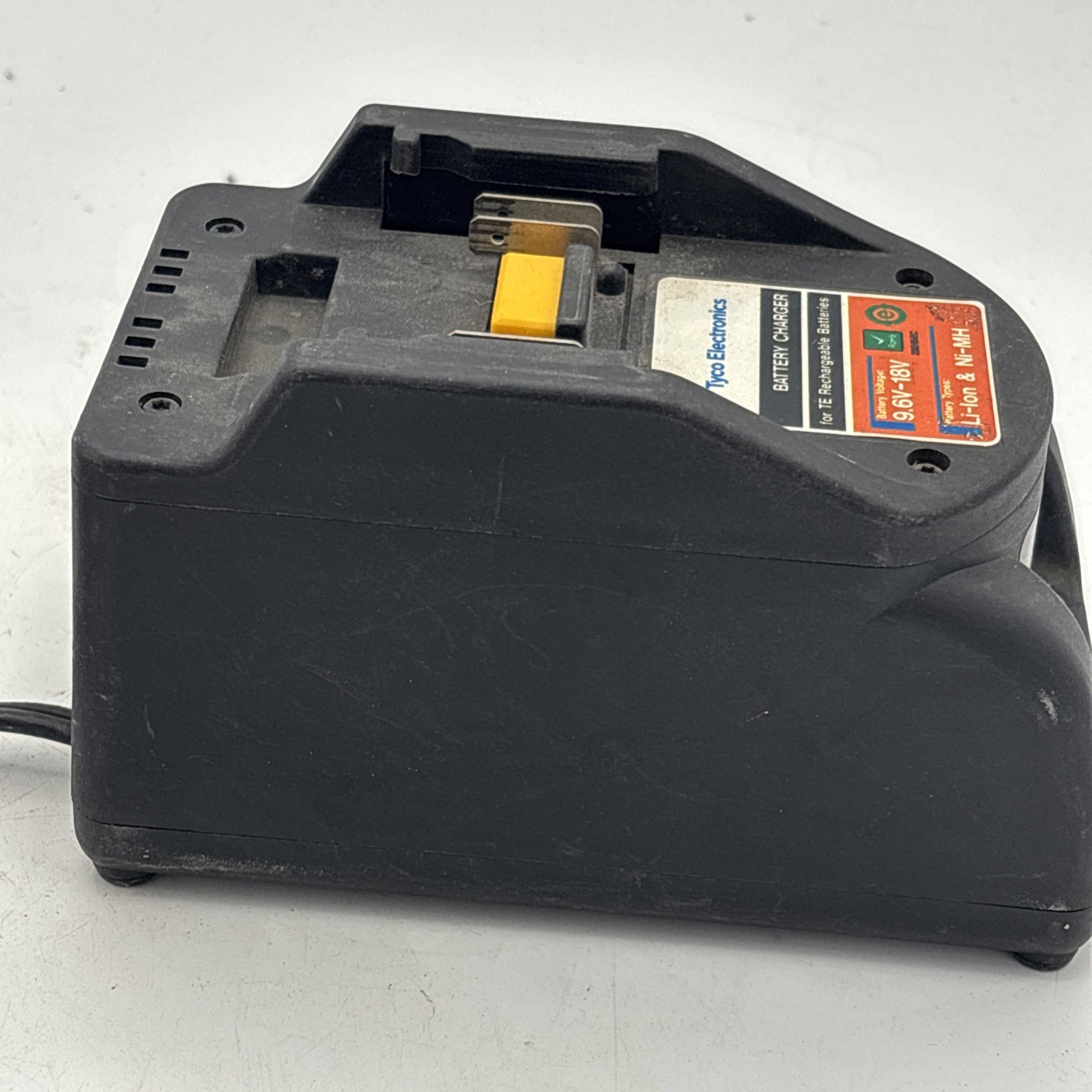 Tyco Electronics 2063870-1-C Battery Charger