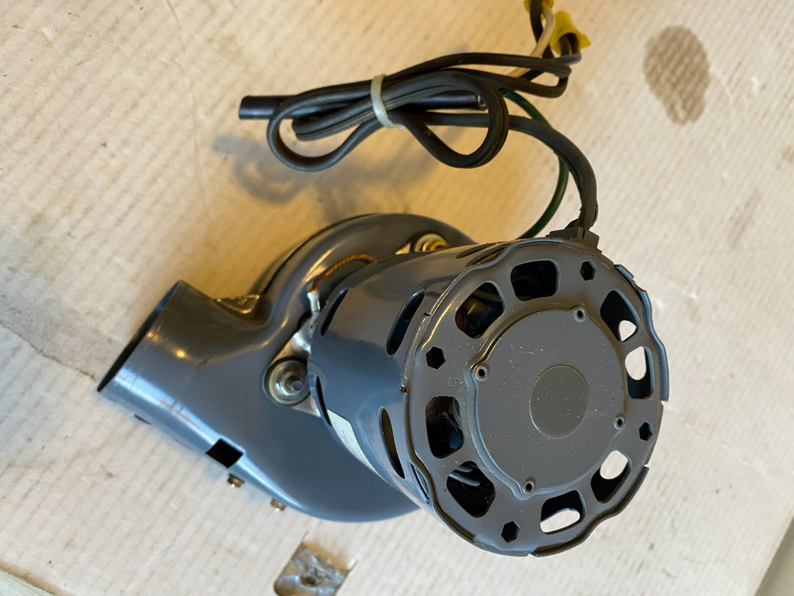 Pre-owned Universal Electric JB1M053N Ser 9RF 1/60hp 208/230V 0.55A 3000 w/ fan