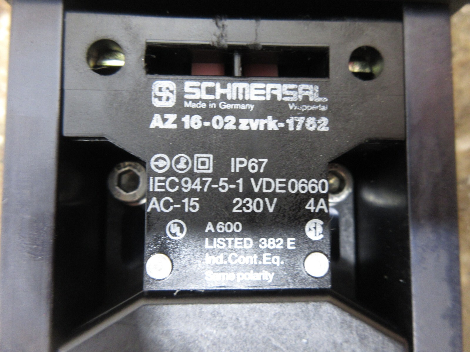 SCHMERSAL AZ 16-02 ZVK IEC 947-5-1 VDE0660 ZVRK-1762 LOT OF 2 PIECES