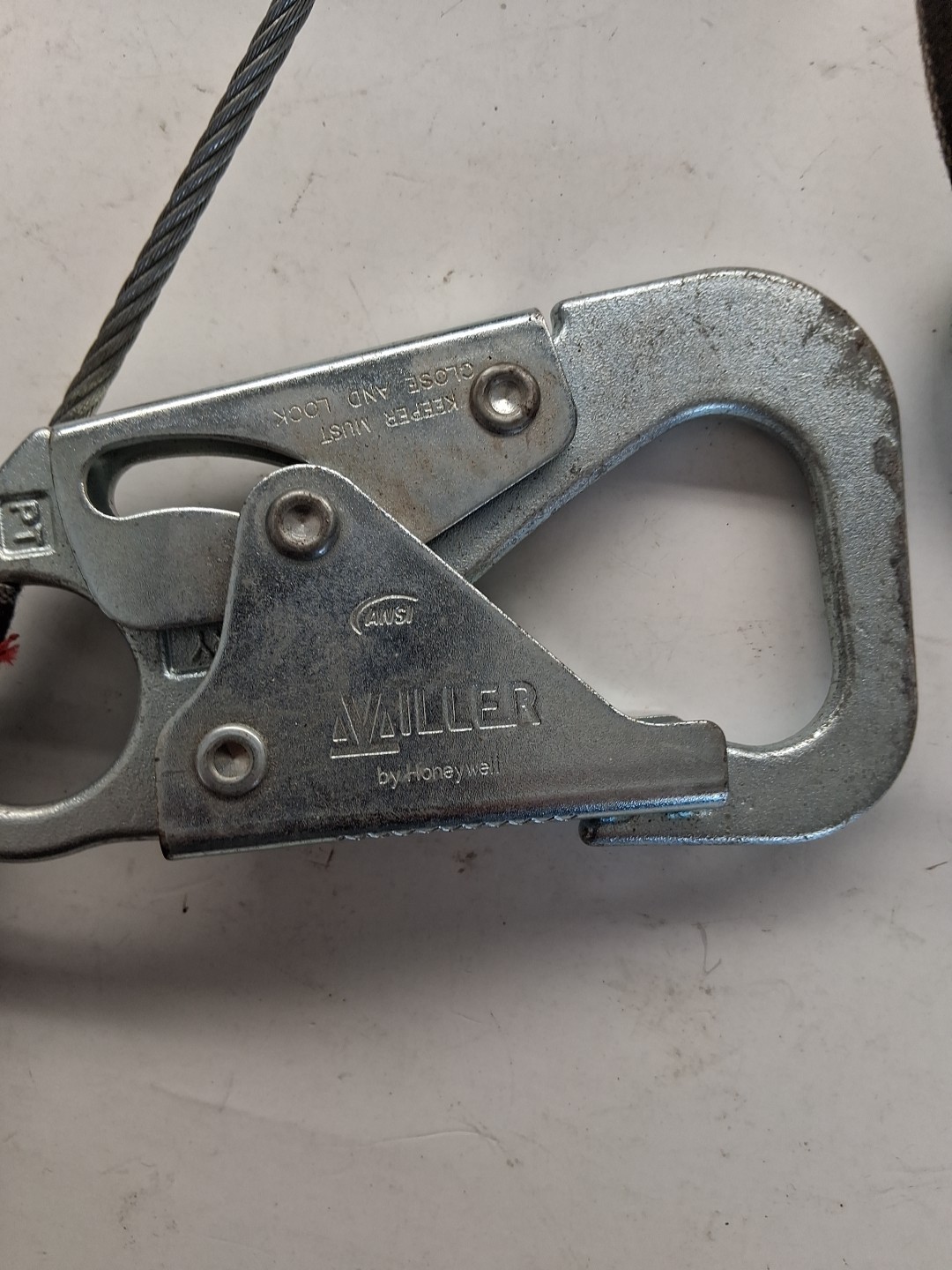 HONEYWELL MILLER MFLEC2-20/8FT Self-Retracting Lifeline,Gray