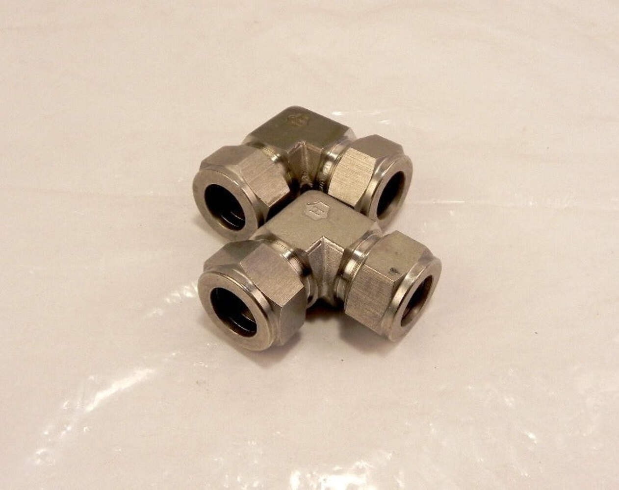 Ham-Let Elbows Let-Lok Fitting Union 765L SS 18MM (2)