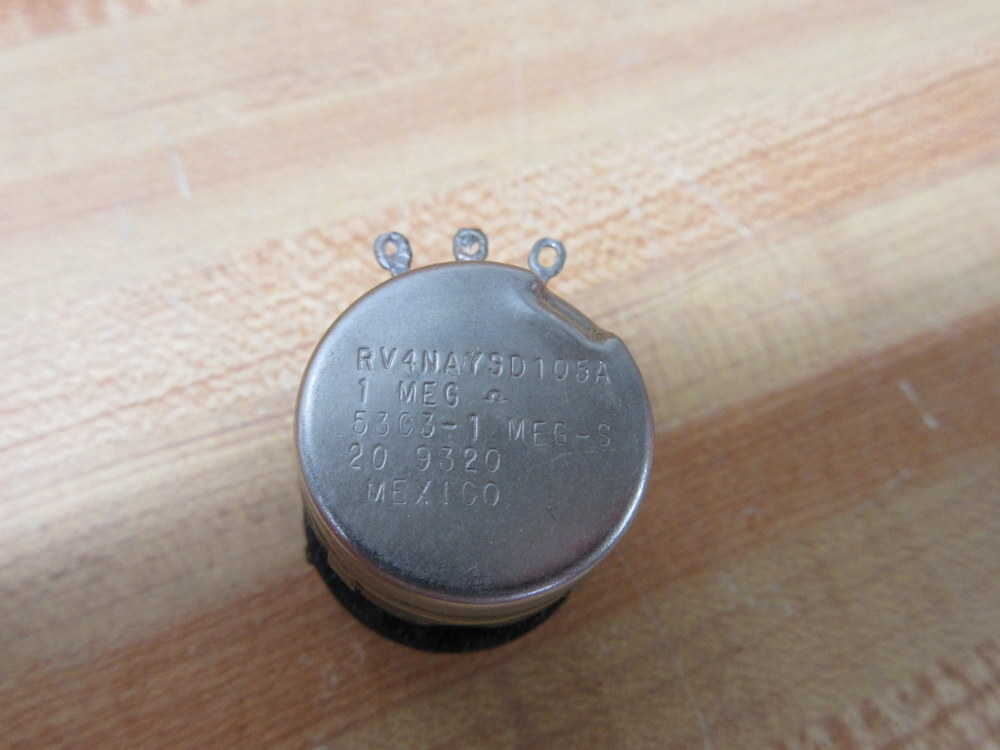 Clarostat RV4NAYSD105A Rotary Potentiometer 53C3-1 1-MEG-S W/Pointer Knob