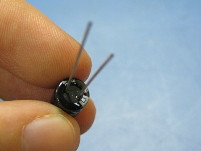 ARCOTRONICS ESS227M6R3AE2AA Qty of 250 per Lot CAPACITOR,ALUMINUM ELECTROLYTIC,