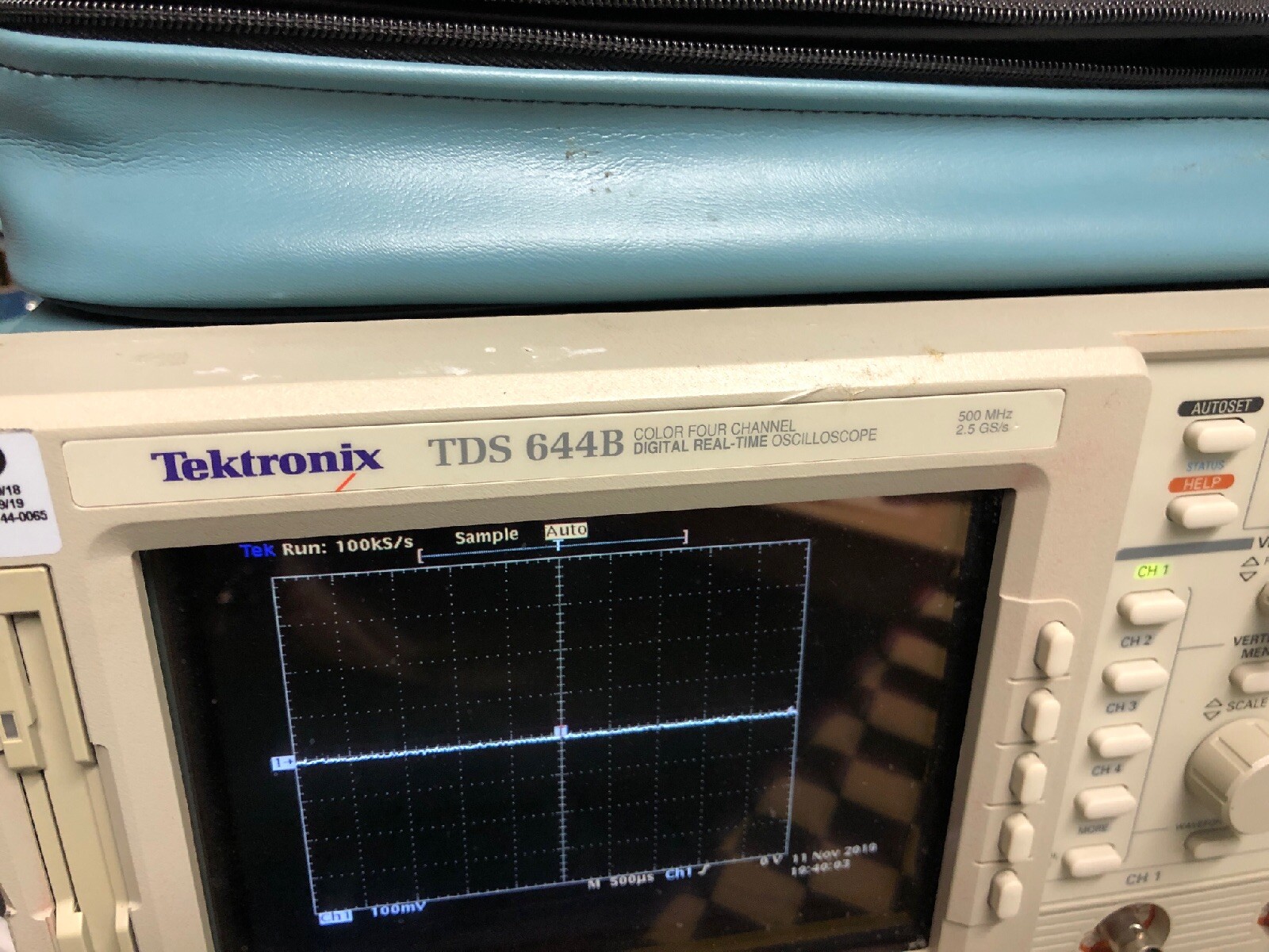 TEKTRONIX TDS644B Digital REAL-TIME Oscilloscope 500 MHz, 2.5 GS/s, COLOR 4 CHAN