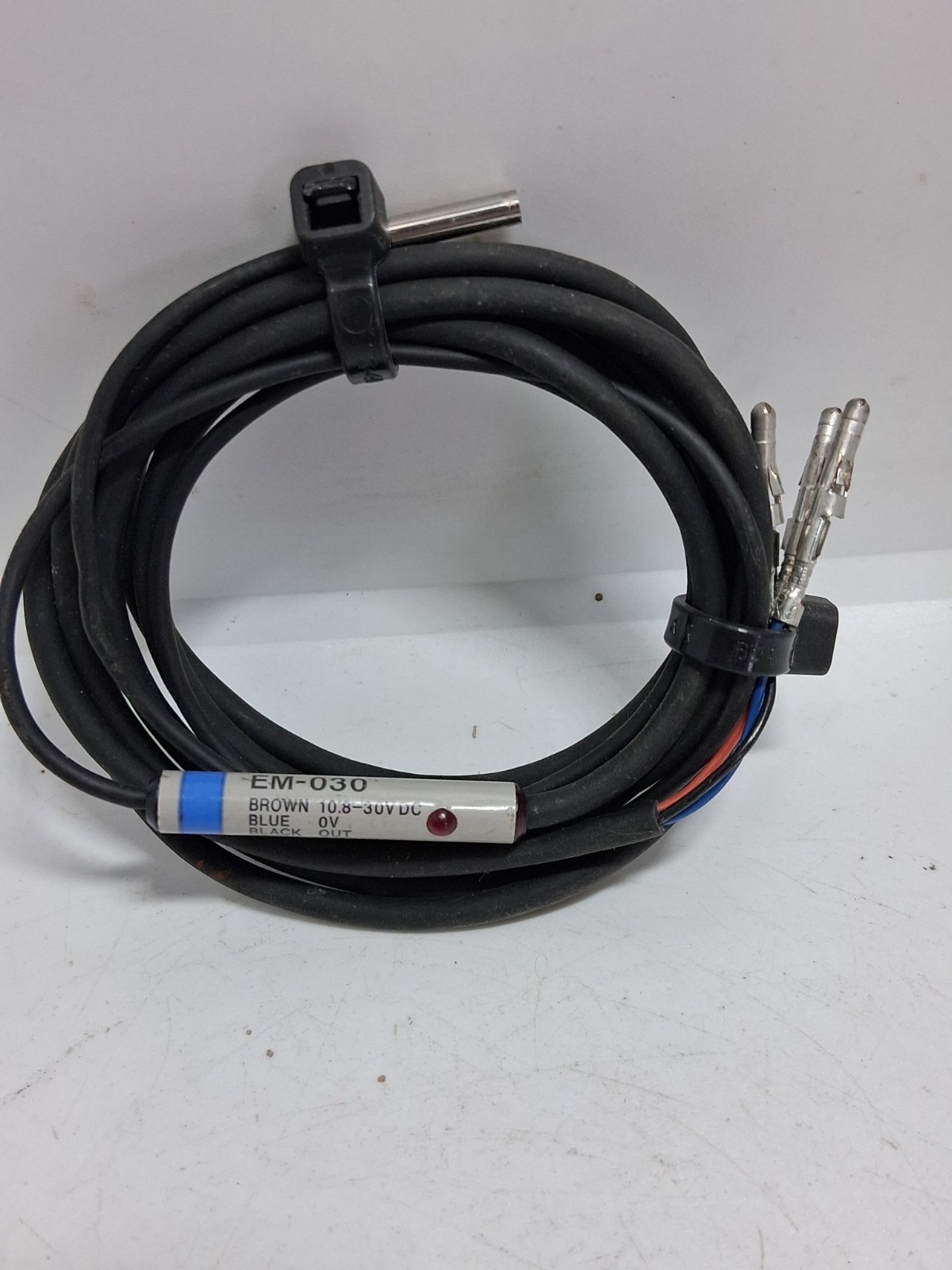 KEYENCE EM-030 PROXIMITY SWITCH 10.8-30VDC SHIELDED NO RED LED NPN NNB