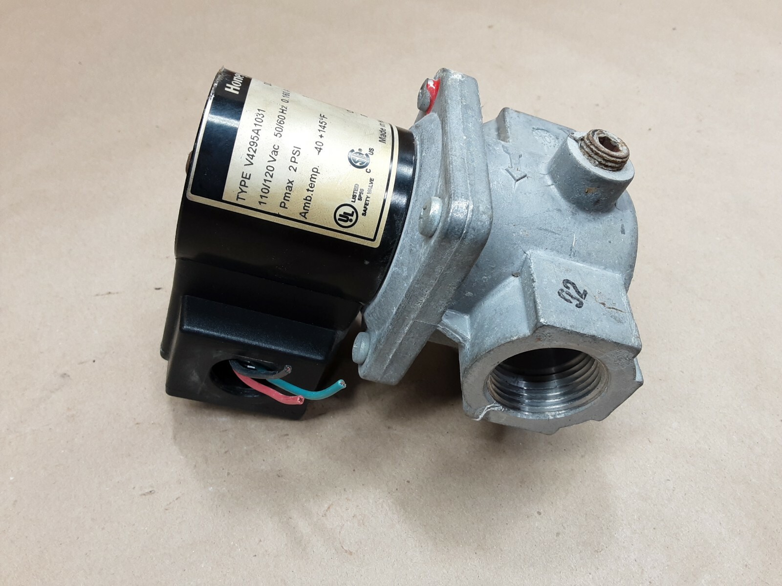 HONEYWELL V4295A1031 110/120 2PSI SOLENOID GAS VALVE #1015D17PR5