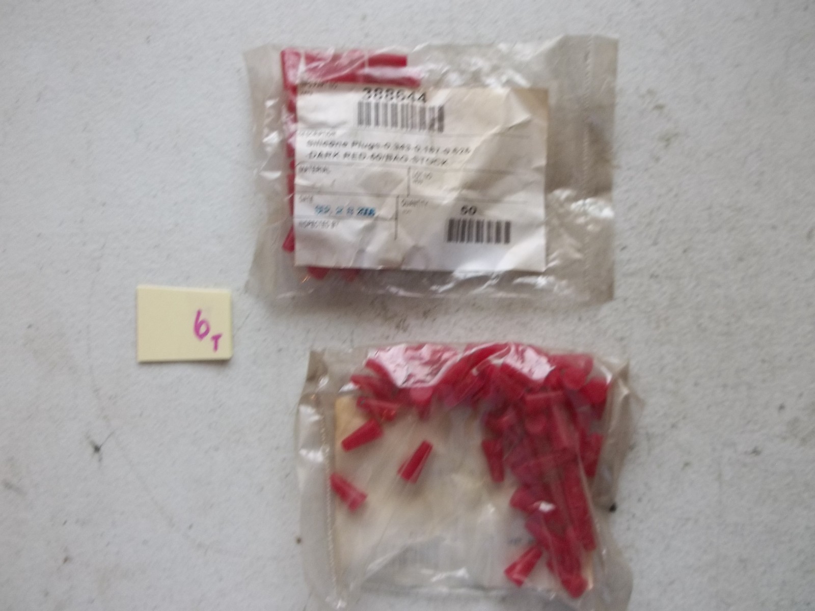 LOT OF 100 NEW IN PKG RED SILICONE PLUGS 388644 0.343-0.187-0.625 (169-1)