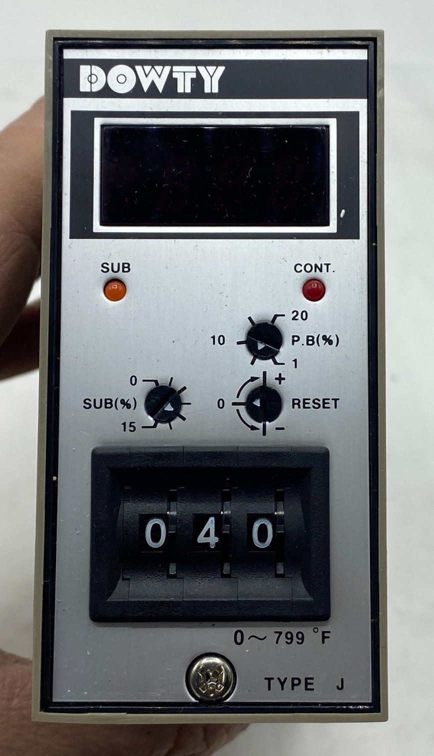 Dowty Electronics DD5-05H4CVM Temperature Controller Type-J 220-246152210 ✅