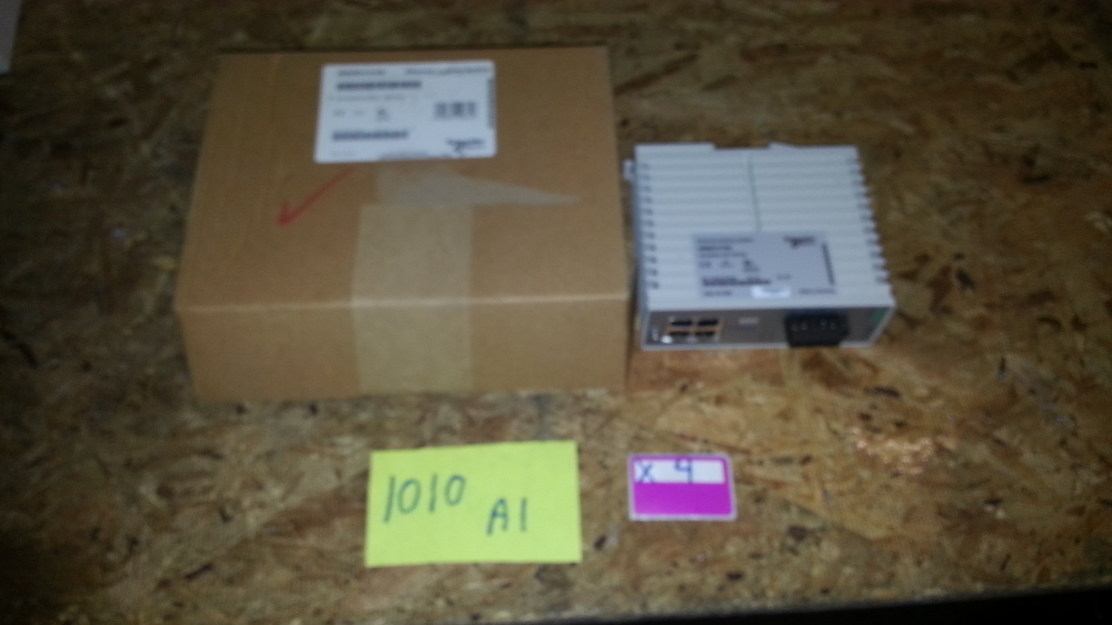 Schneider Electric Modicon Connexium 499NEH14100 499-NEH-141-00 Ethernet 4TX Hub