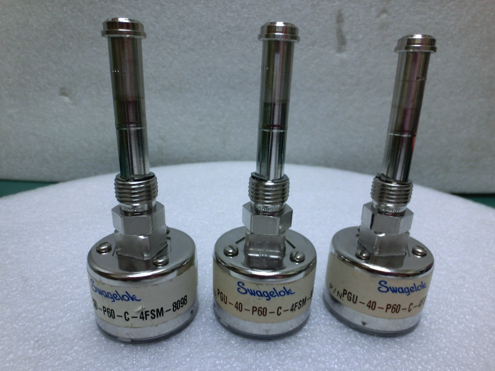 Lot of 3 Swagelok PGU-40-P60-C-4FSM-8098 Pressure Gauge,0-60psi(0-4Bar),US+9811