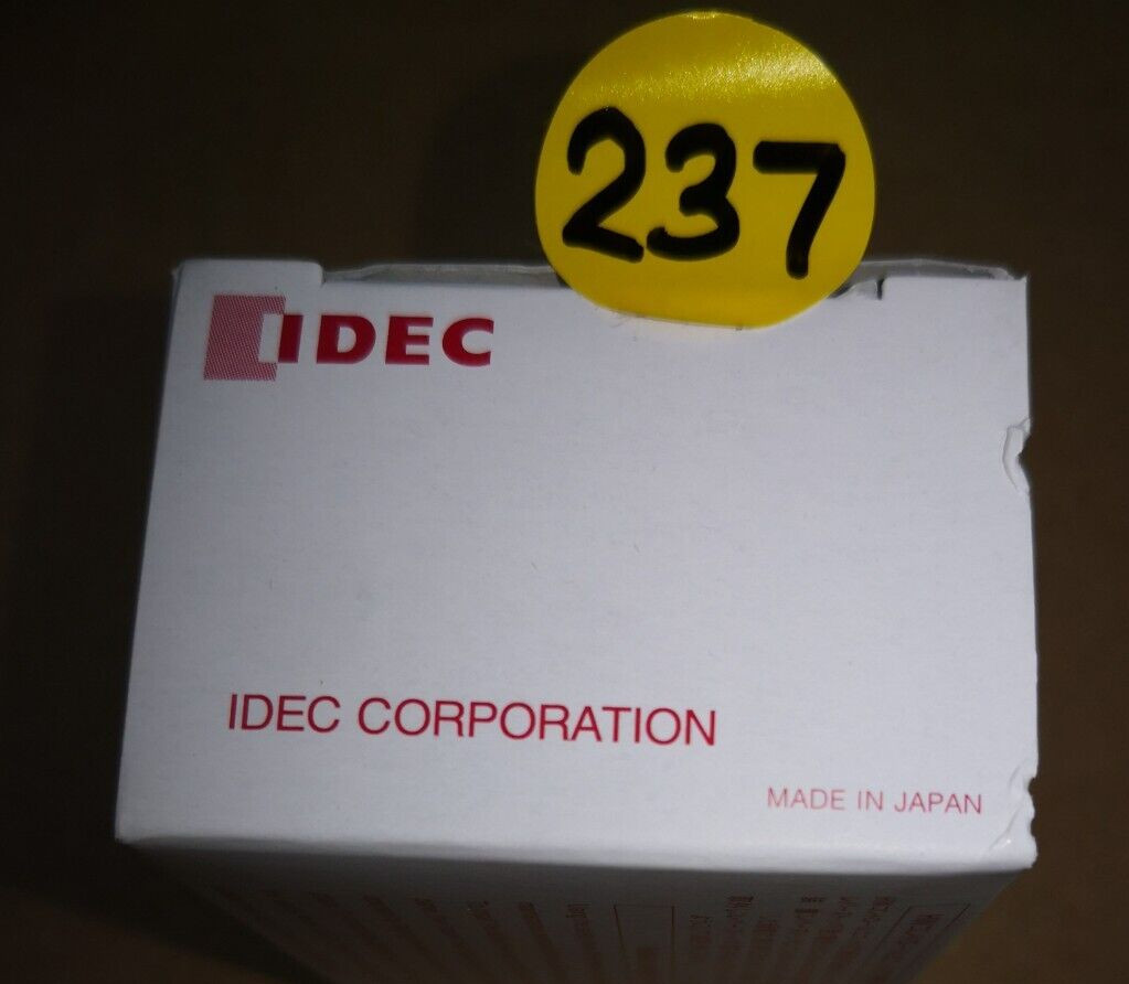 IDEC HW1S-3TF20 SELECTOR SWITCH 3POS DPST 10A 110V. Japan. LOT of 6. NIB. #237