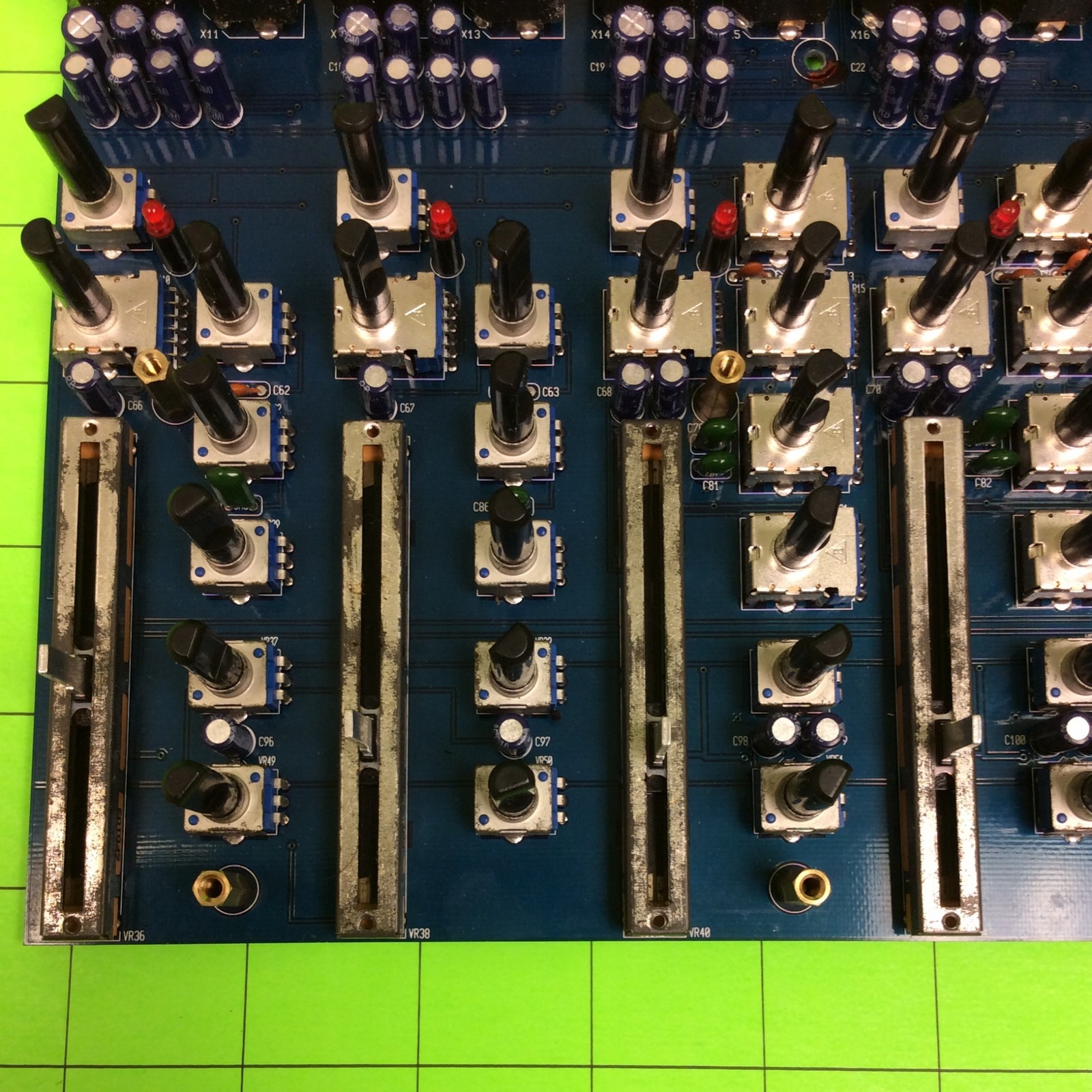 Behringer Eurorack UBB1002 Mixer Board PCB217120