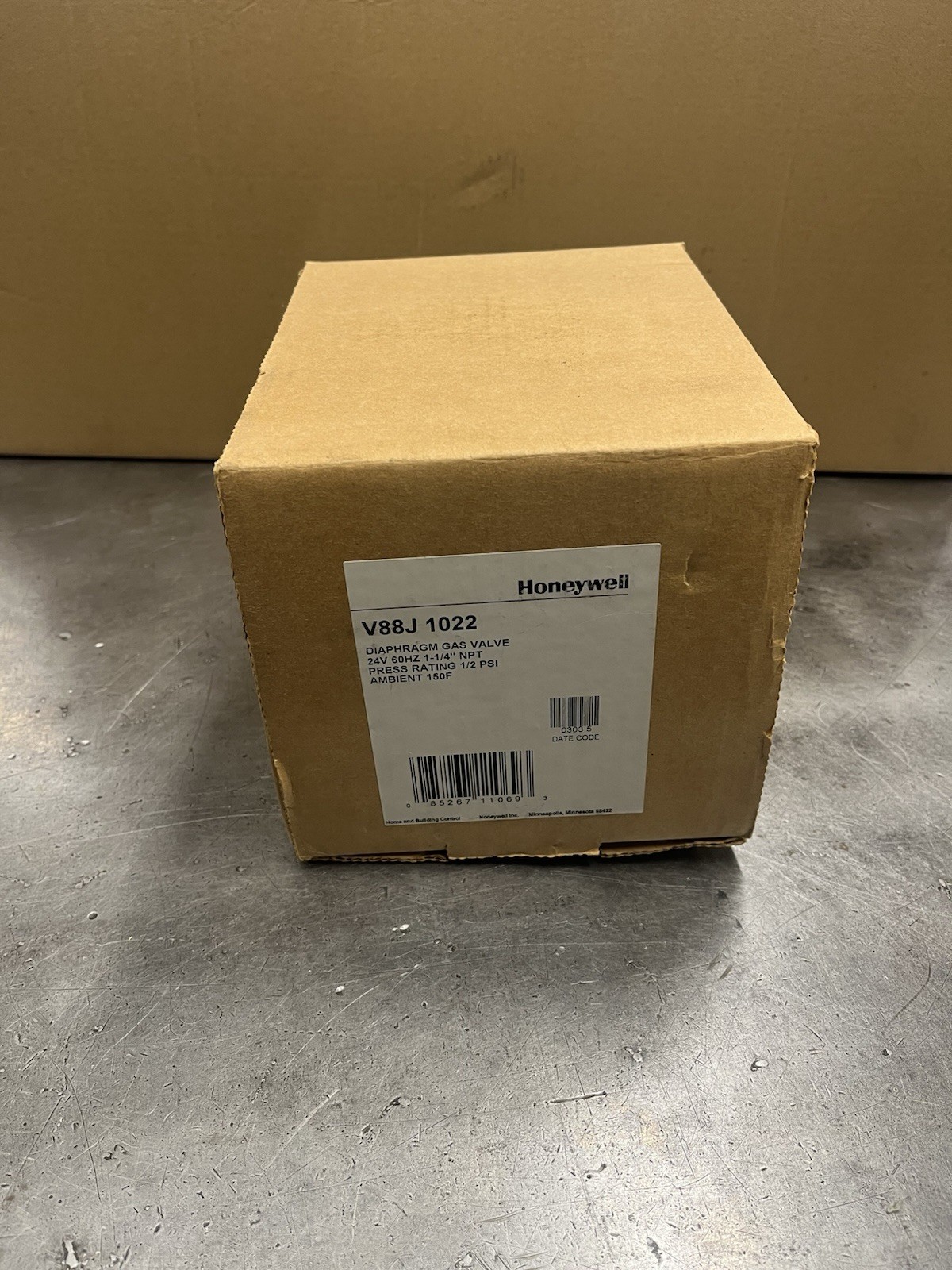 Honeywell V88J1022 Diaphragm Gas Valve, 1-1/4 in., NPT 24v