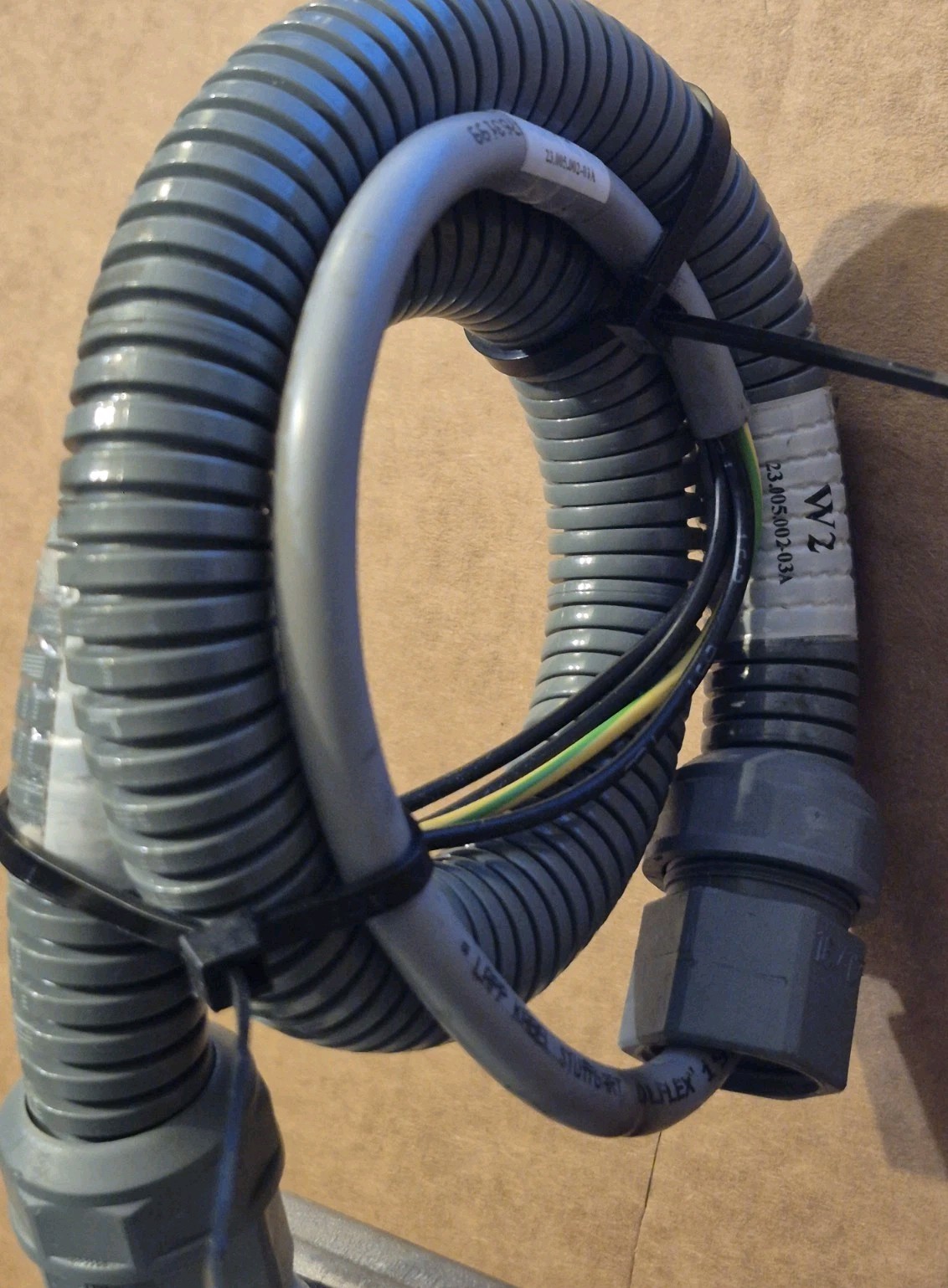 CSM MOTORI M90S6 .75/.90 3PH 230/400-275/480V 3.6/2.1A 920-1120 RPM 50/60HZ.used